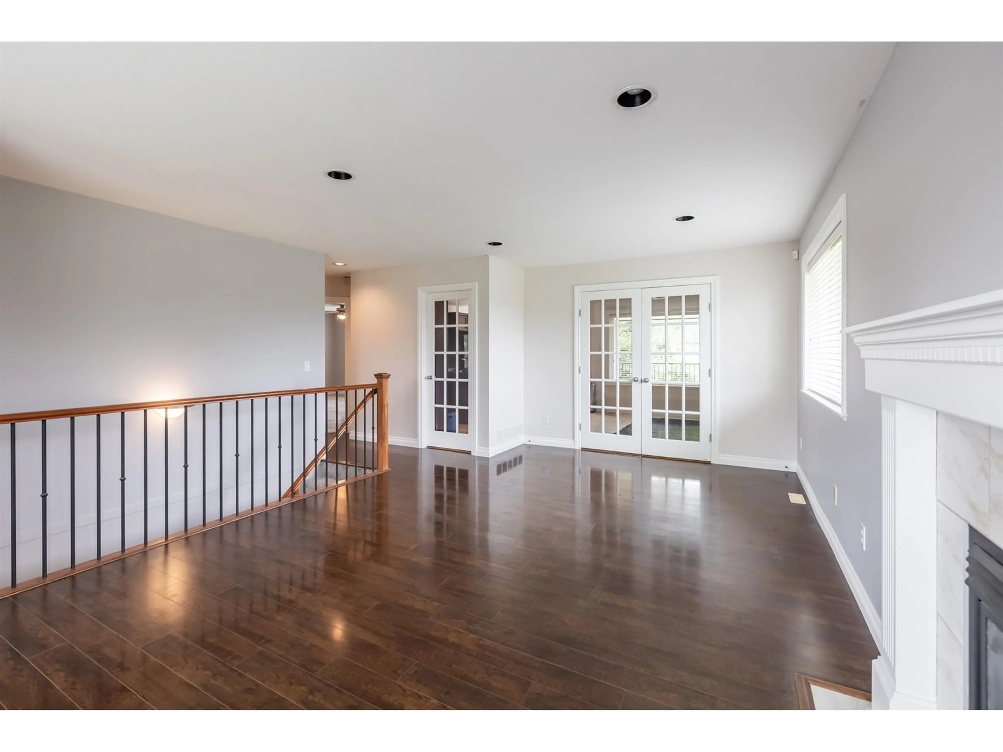 Indoor entryway for 2911 CAMBIE, Abbotsford British Columbia V4X2S5