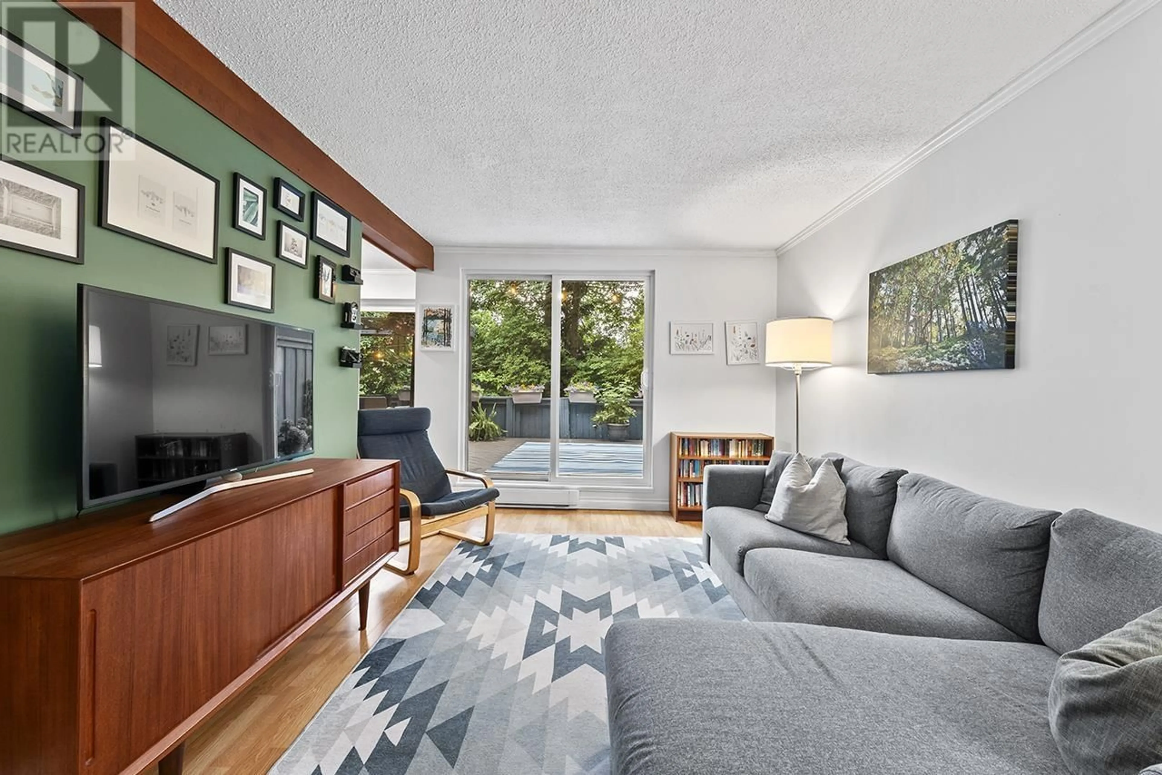Living room with furniture, unknown for 8214 ROSSWOOD PLACE, Burnaby British Columbia V5A3V5