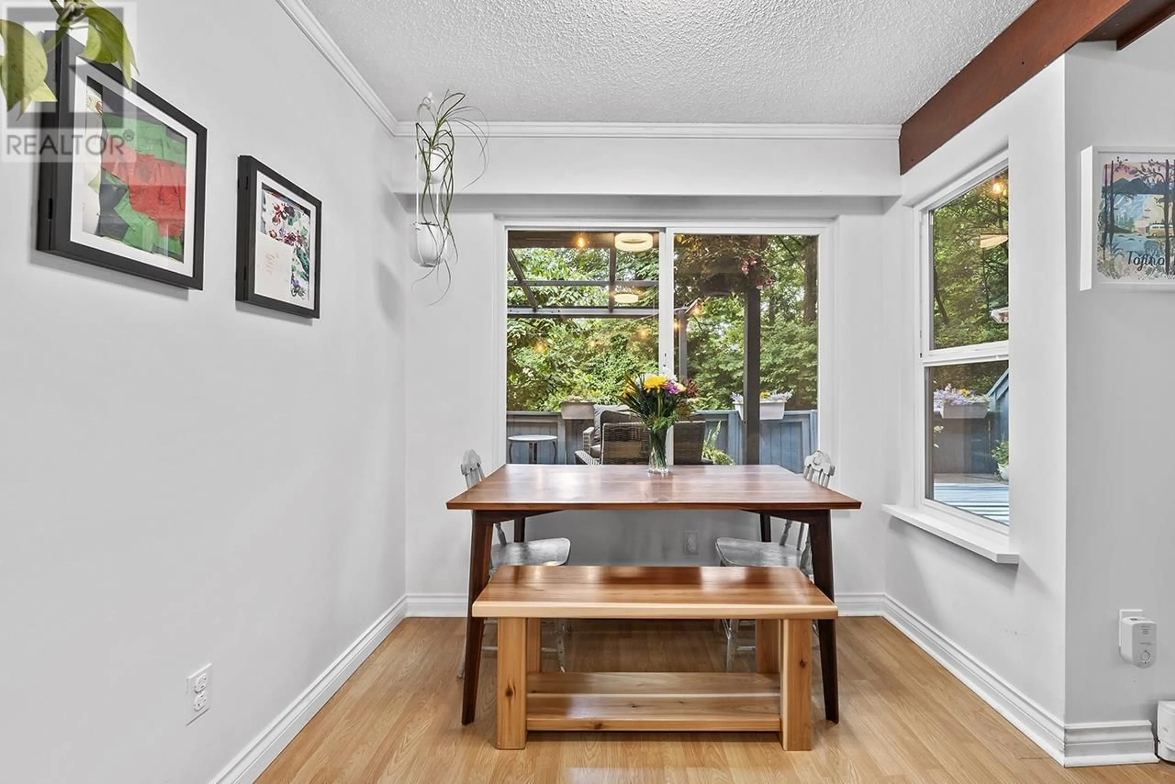 Dining room, wood/laminate floor for 8214 ROSSWOOD PLACE, Burnaby British Columbia V5A3V5