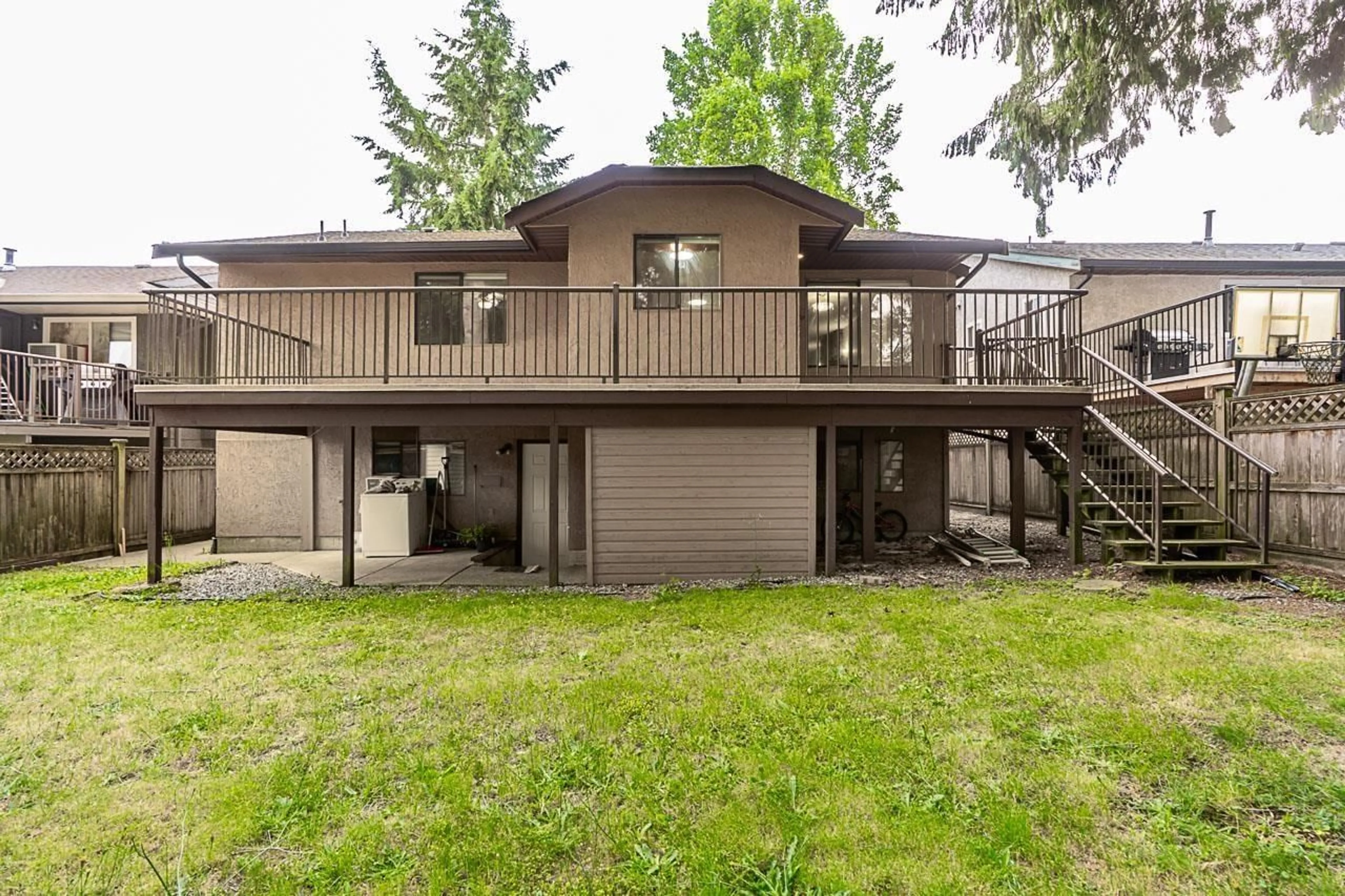 Home with vinyl exterior material, unknown for 13229 66B, Surrey British Columbia V3W8P4