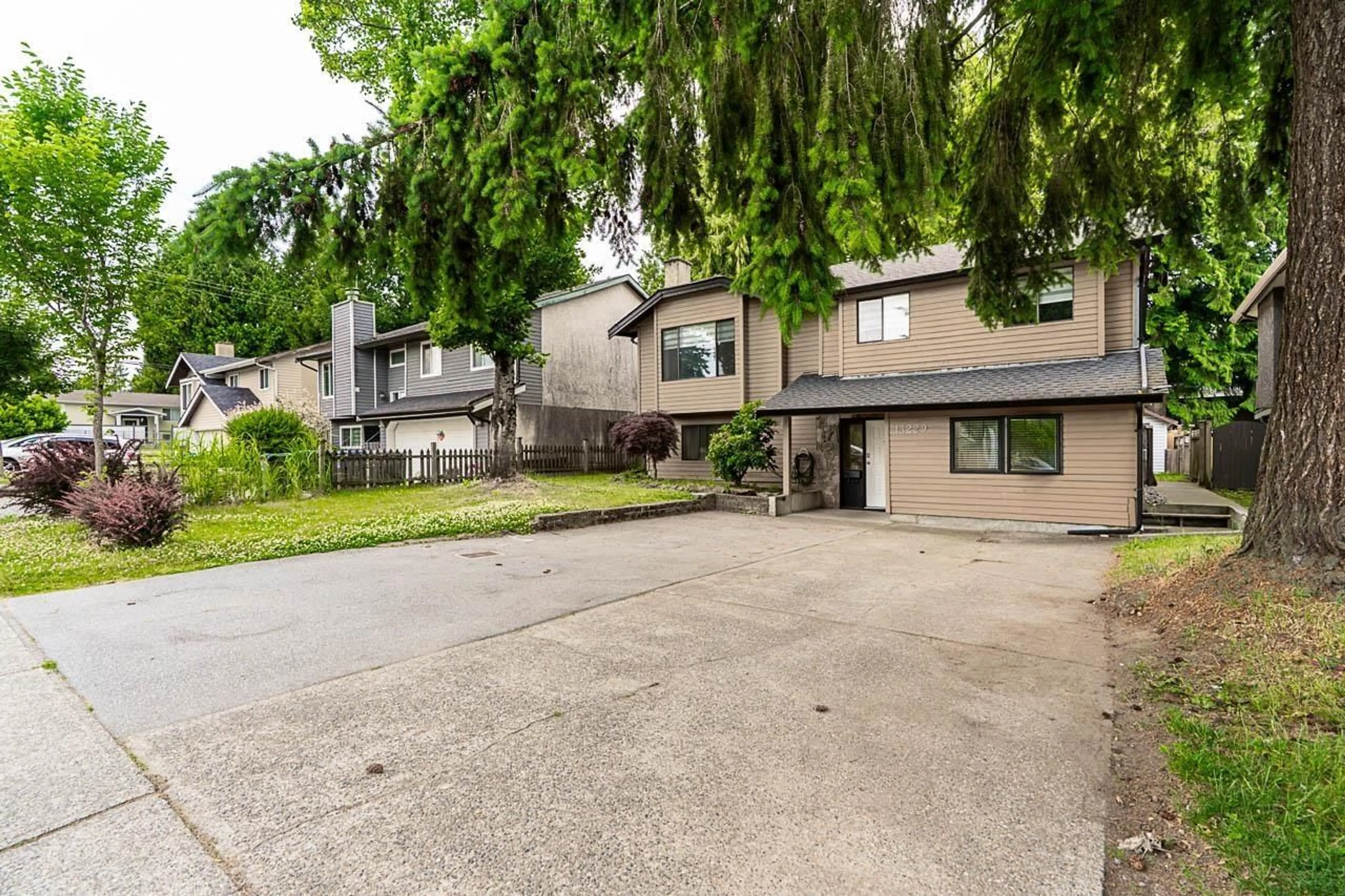 Patio, street for 13229 66B, Surrey British Columbia V3W8P4