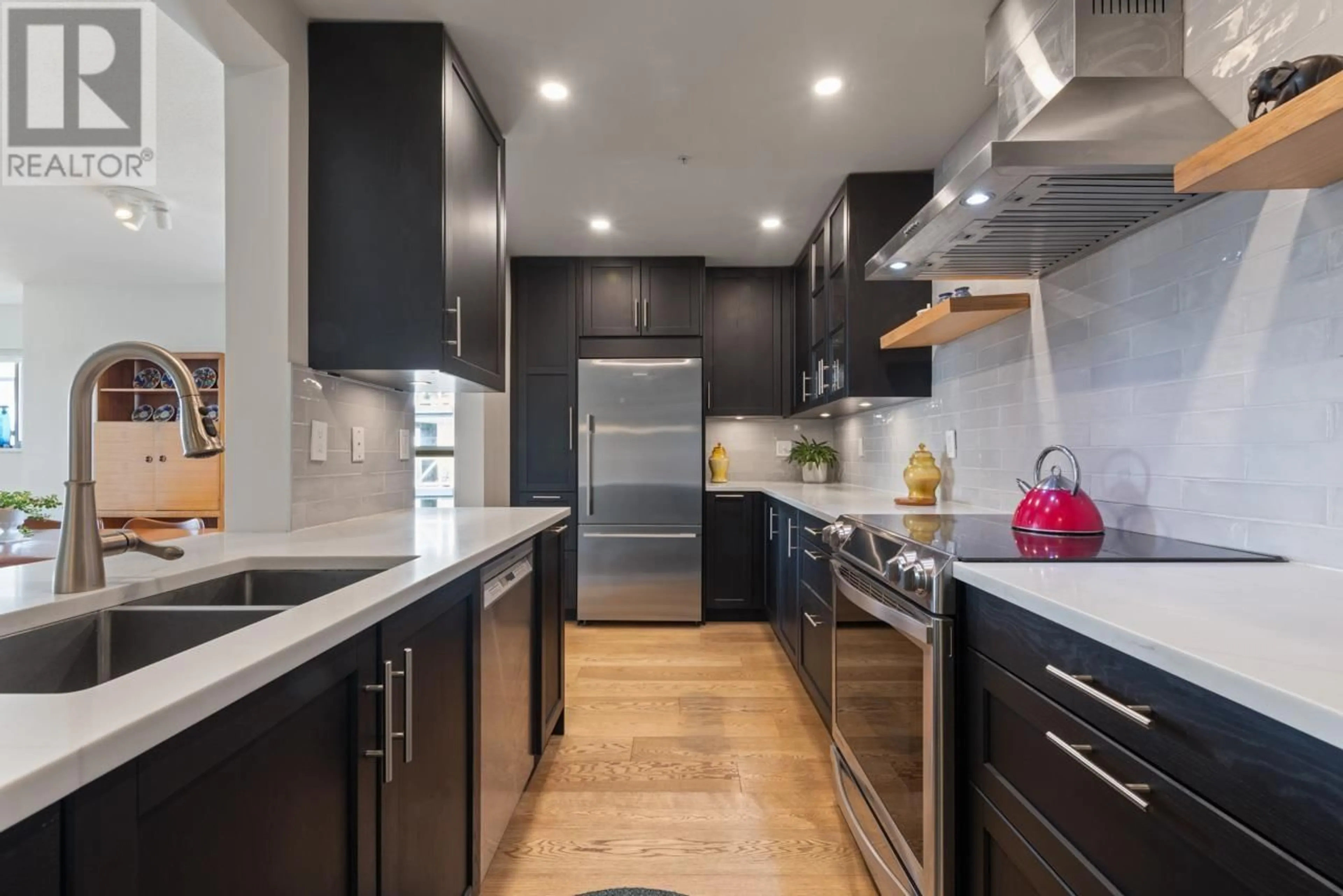 Contemporary kitchen, unknown for 316 - 12931 RAILWAY AVENUE, Richmond British Columbia V7E6M5
