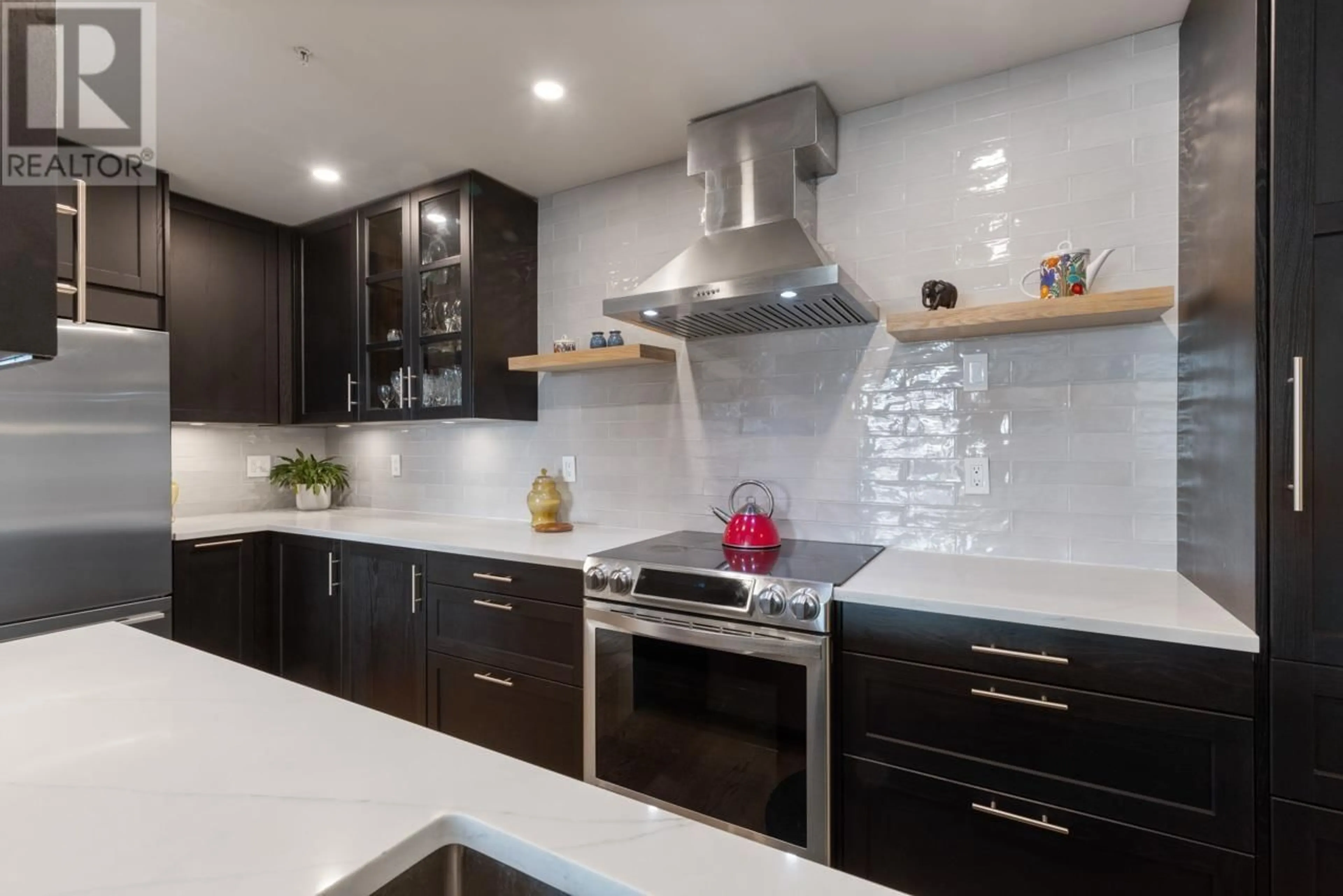 Contemporary kitchen, ceramic/tile floor for 316 - 12931 RAILWAY AVENUE, Richmond British Columbia V7E6M5