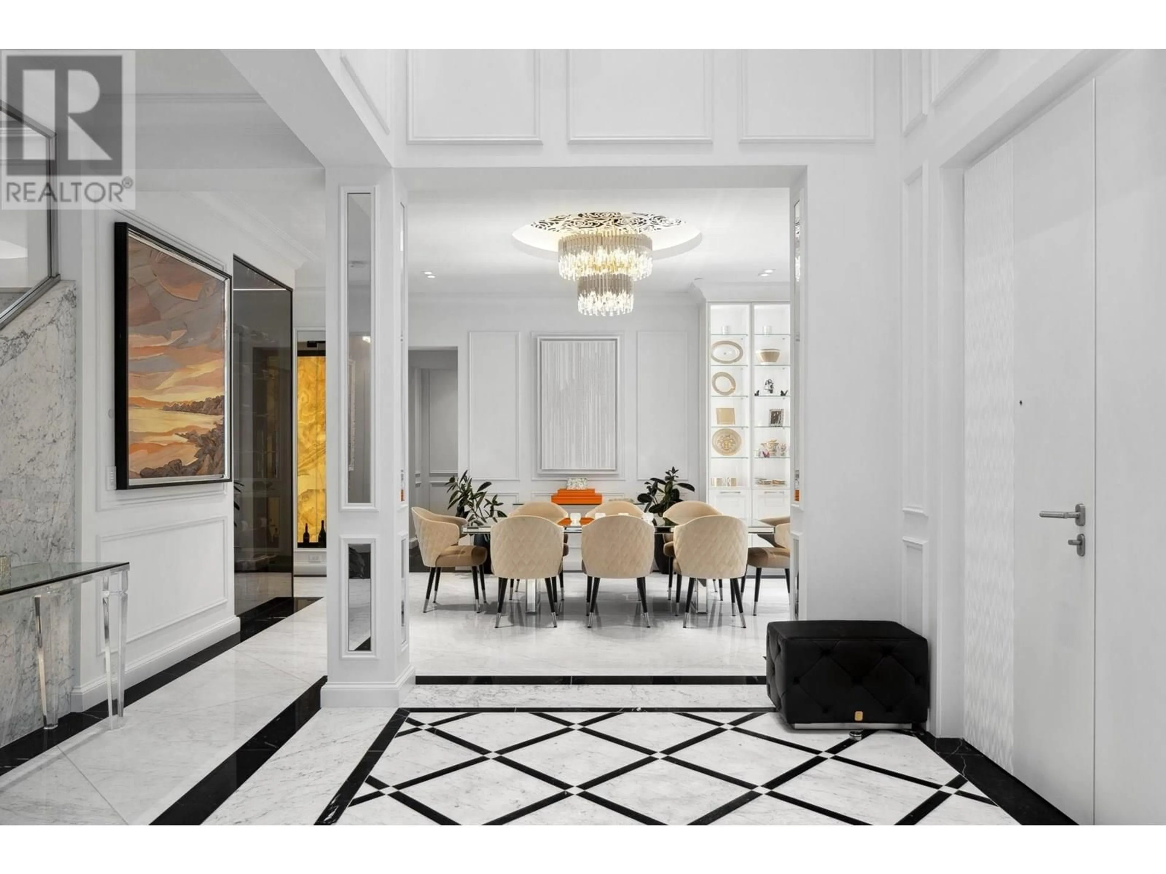 Indoor foyer for 2531 NELSON AVENUE, West Vancouver British Columbia V7V2R5