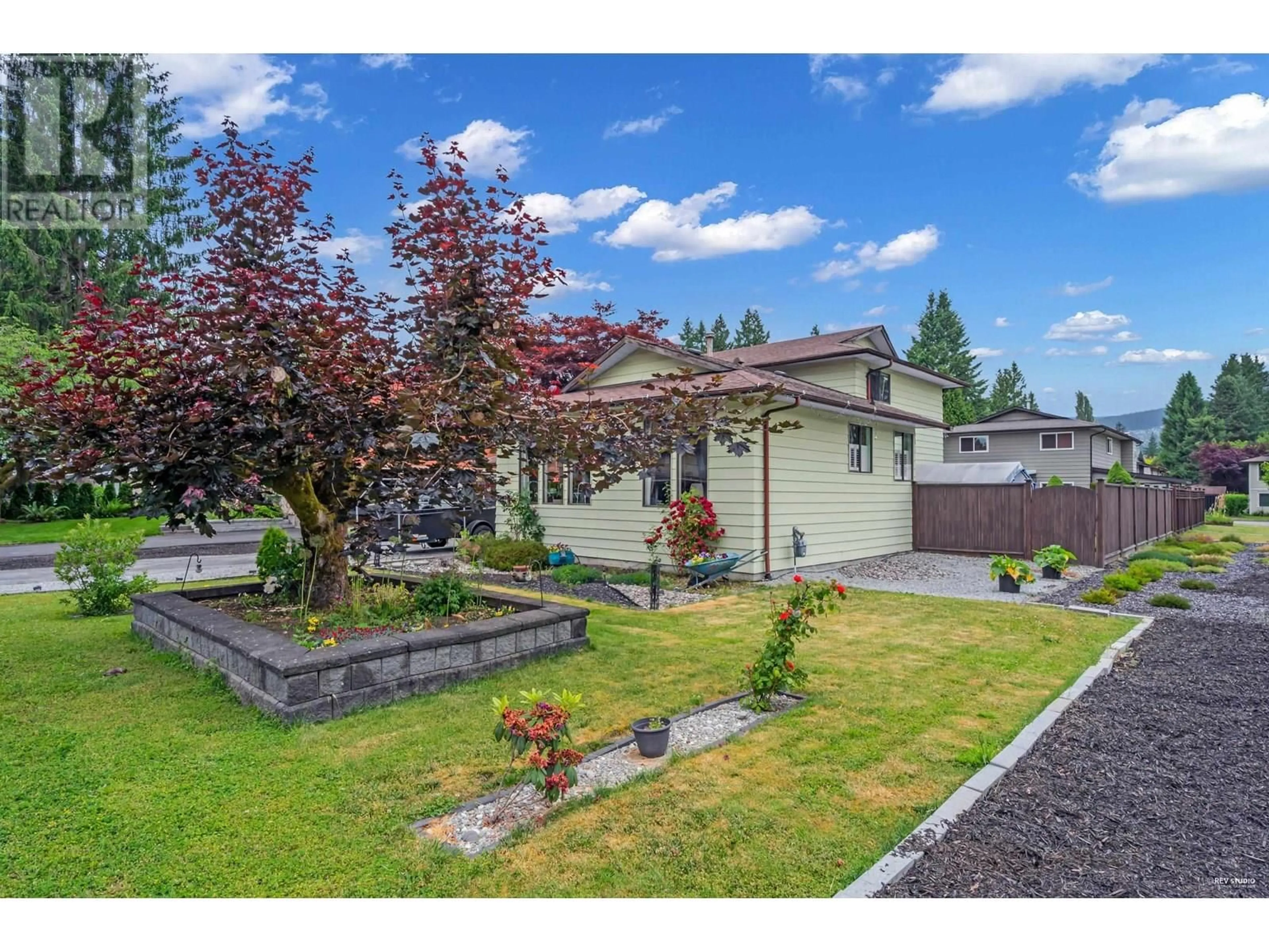 A pic from outside/outdoor area/front of a property/back of a property/a pic from drone, street for 835 ALDER PLACE, Port Coquitlam British Columbia V3B5J4