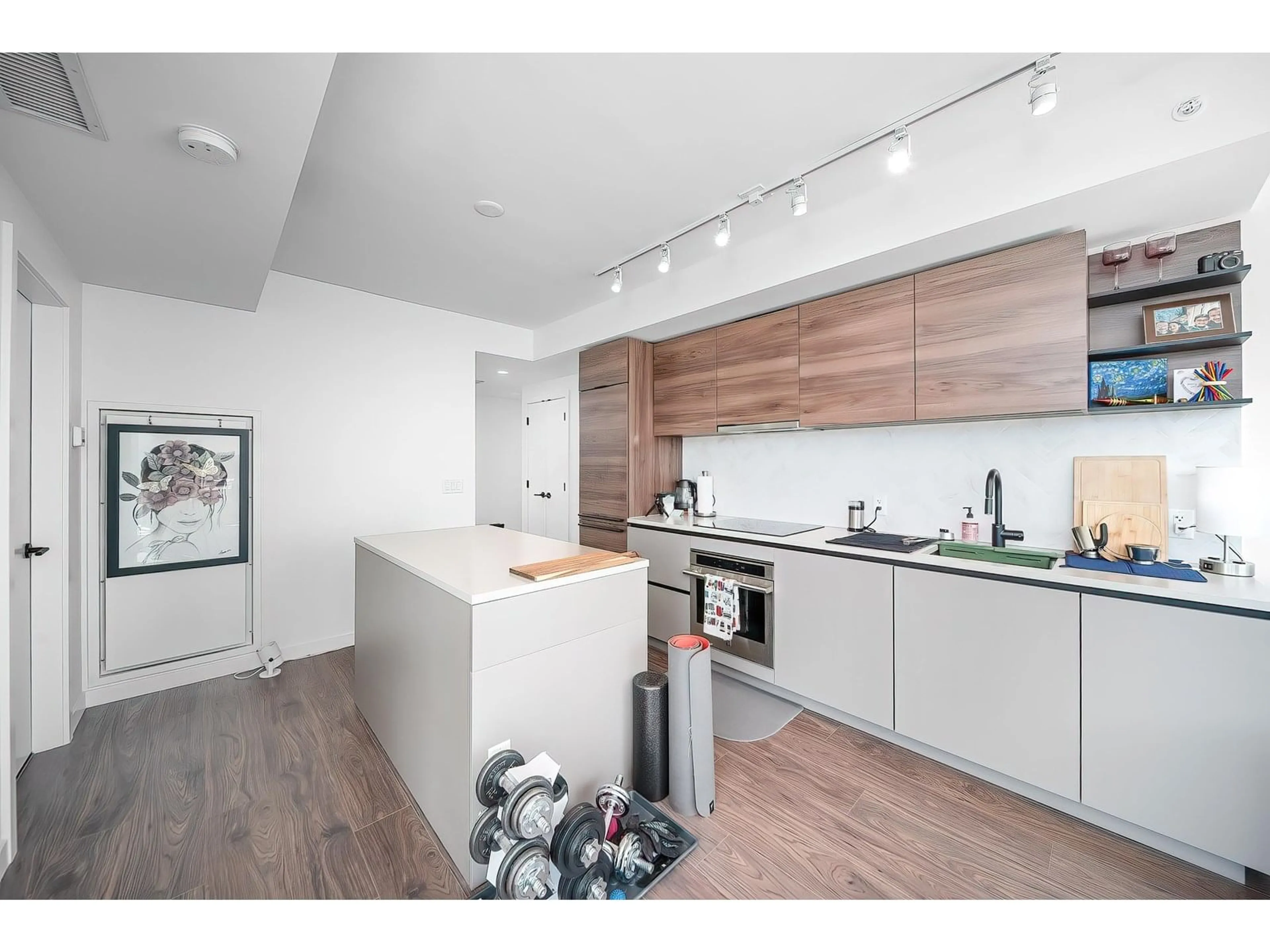 Open concept kitchen, wood/laminate floor for 1308 - 10448 UNIVERSITY, Surrey British Columbia V3T0S7
