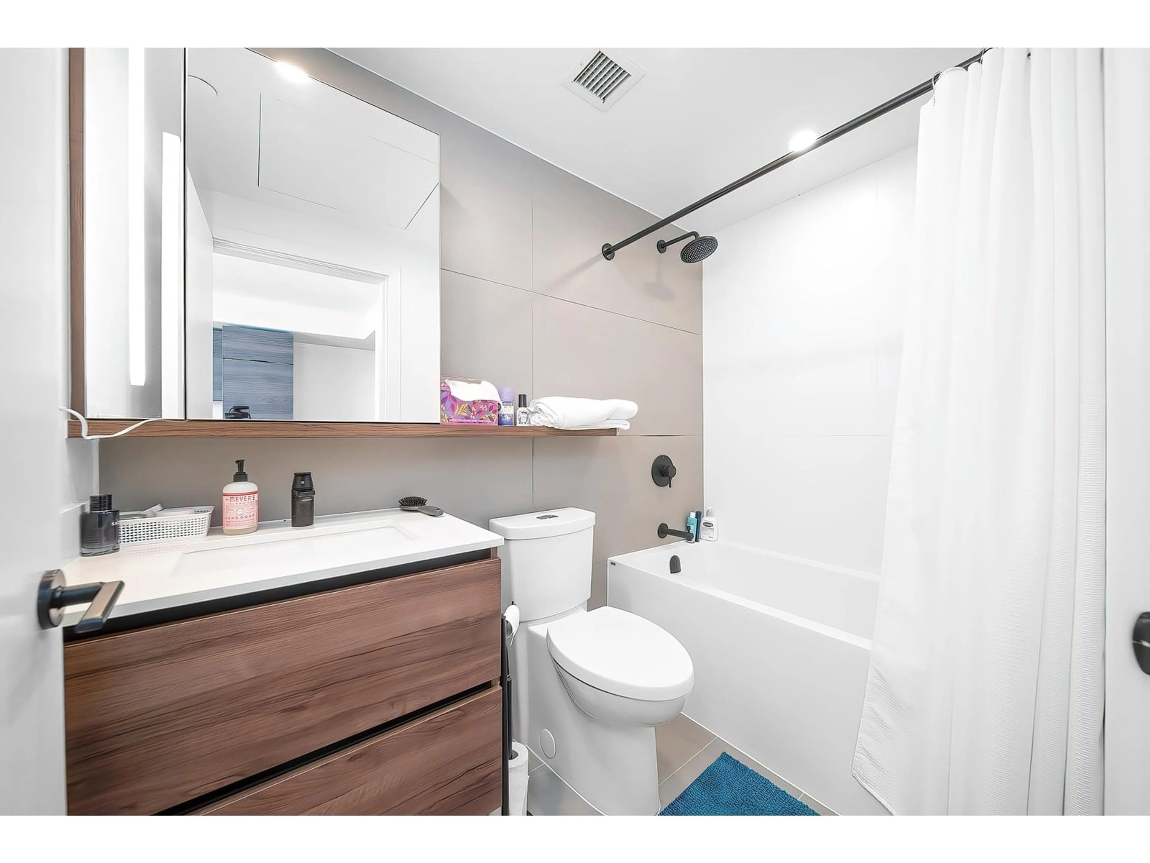 Standard bathroom, unknown for 1308 - 10448 UNIVERSITY, Surrey British Columbia V3T0S7
