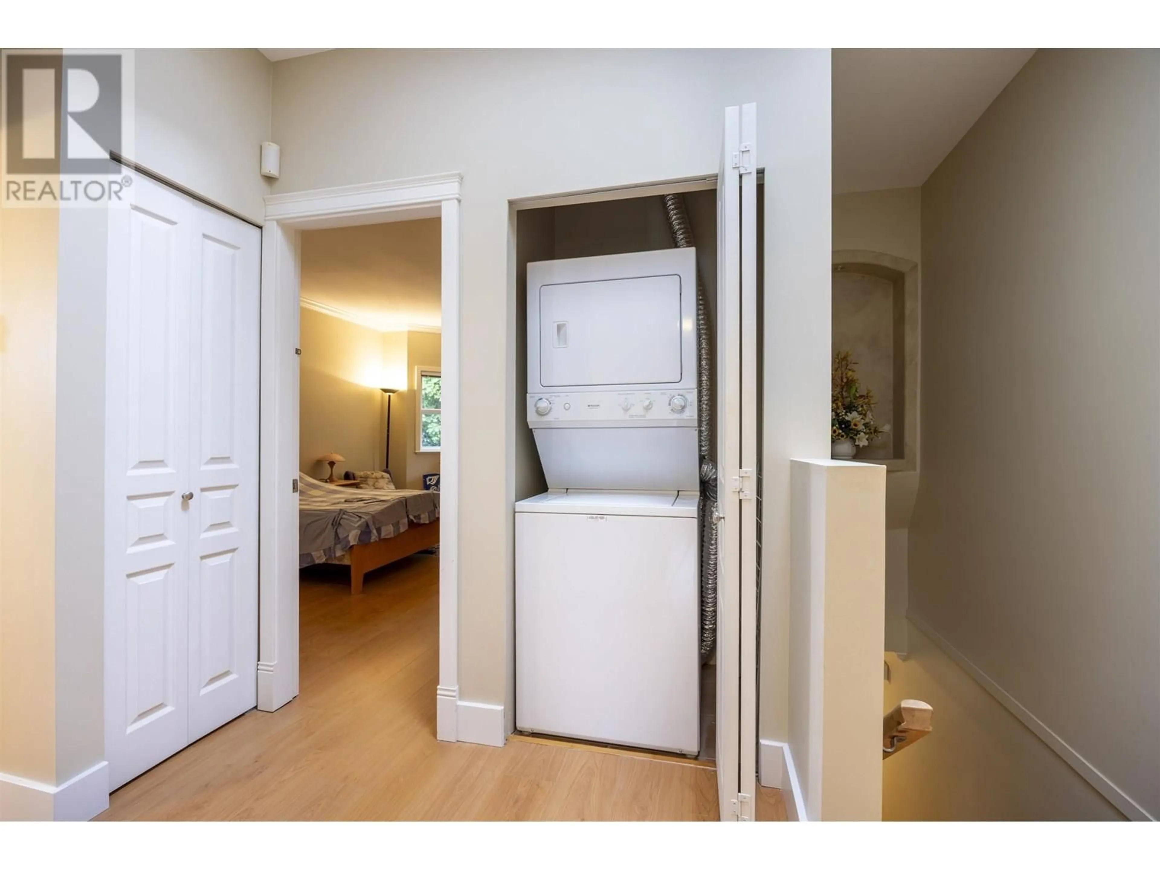 Indoor entryway for 5 - 7833 ST. ALBANS ROAD, Richmond British Columbia V6Y2K8