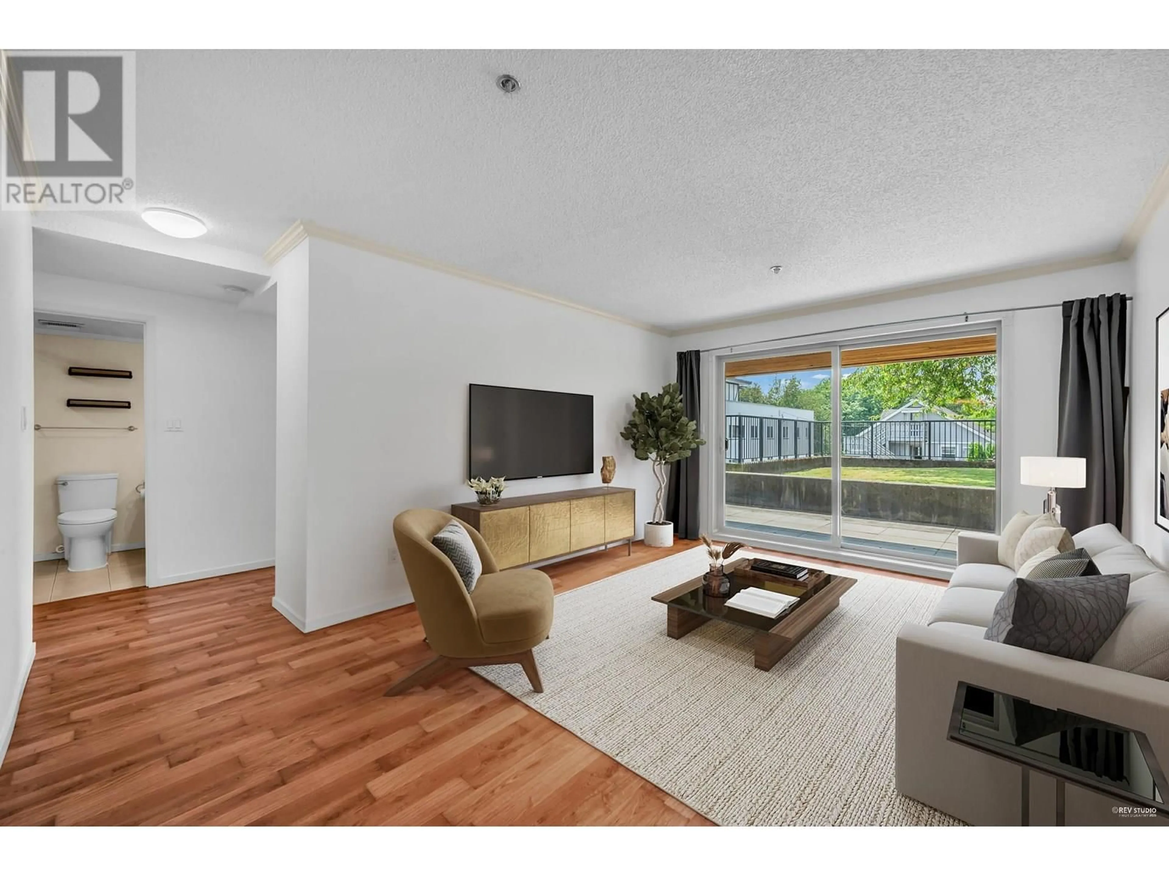 Living room with furniture, wood/laminate floor for 309 - 715 ROYAL AVENUE, New Westminster British Columbia V3M5X4