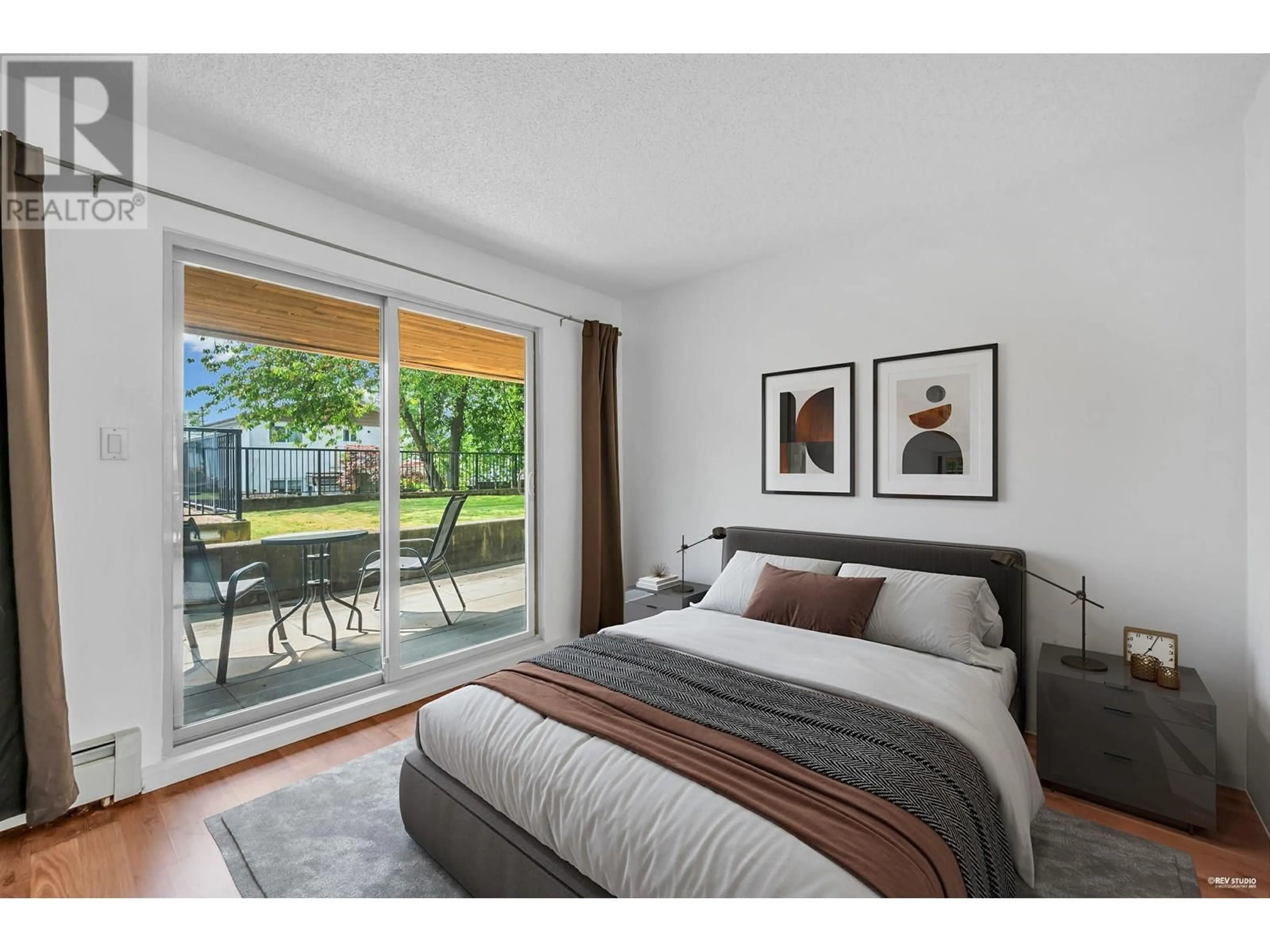 Bedroom with bed, wood/laminate floor for 309 - 715 ROYAL AVENUE, New Westminster British Columbia V3M5X4