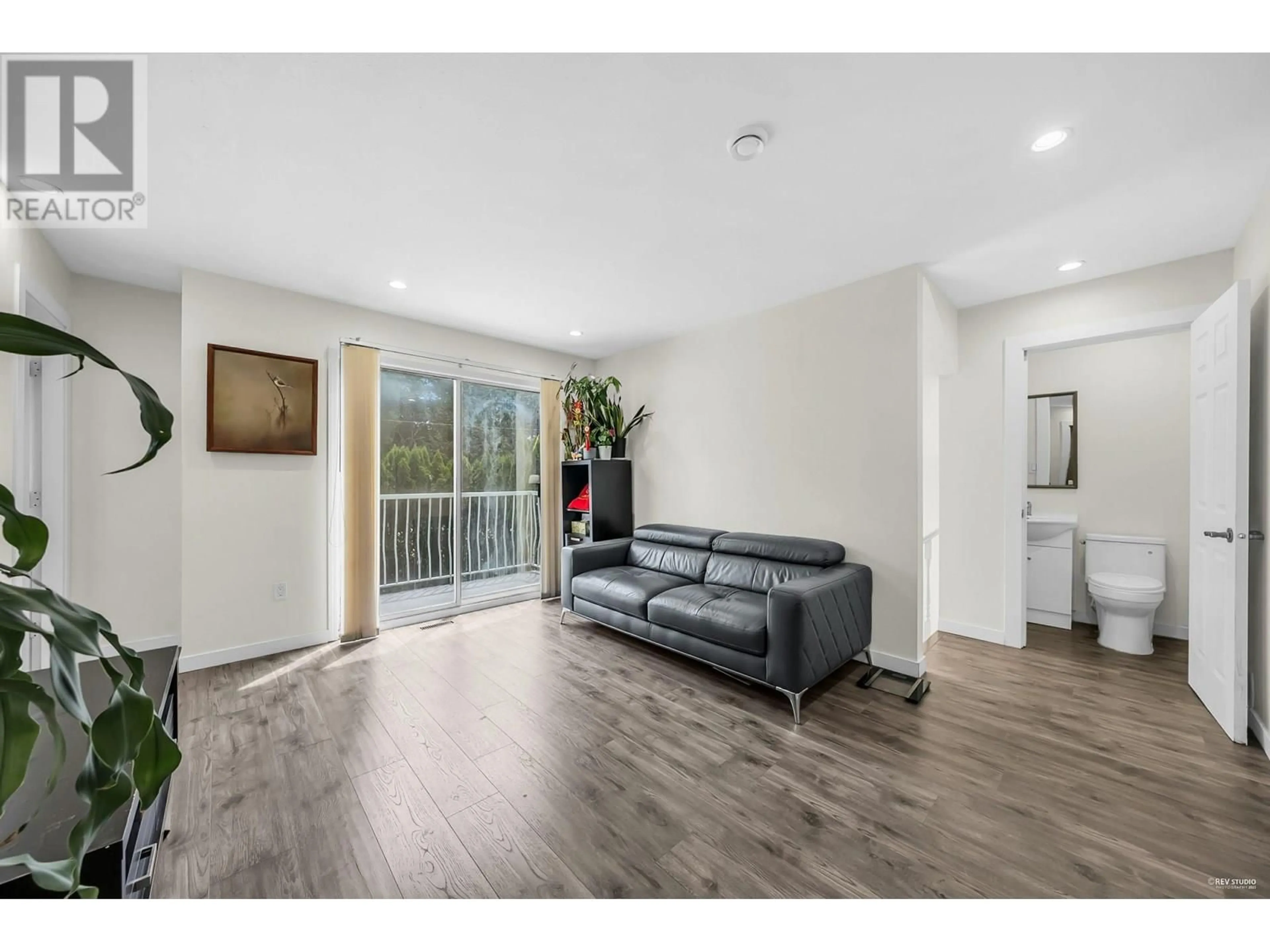 A pic of a room for 7549 10TH AVENUE, Burnaby British Columbia V3N2S1