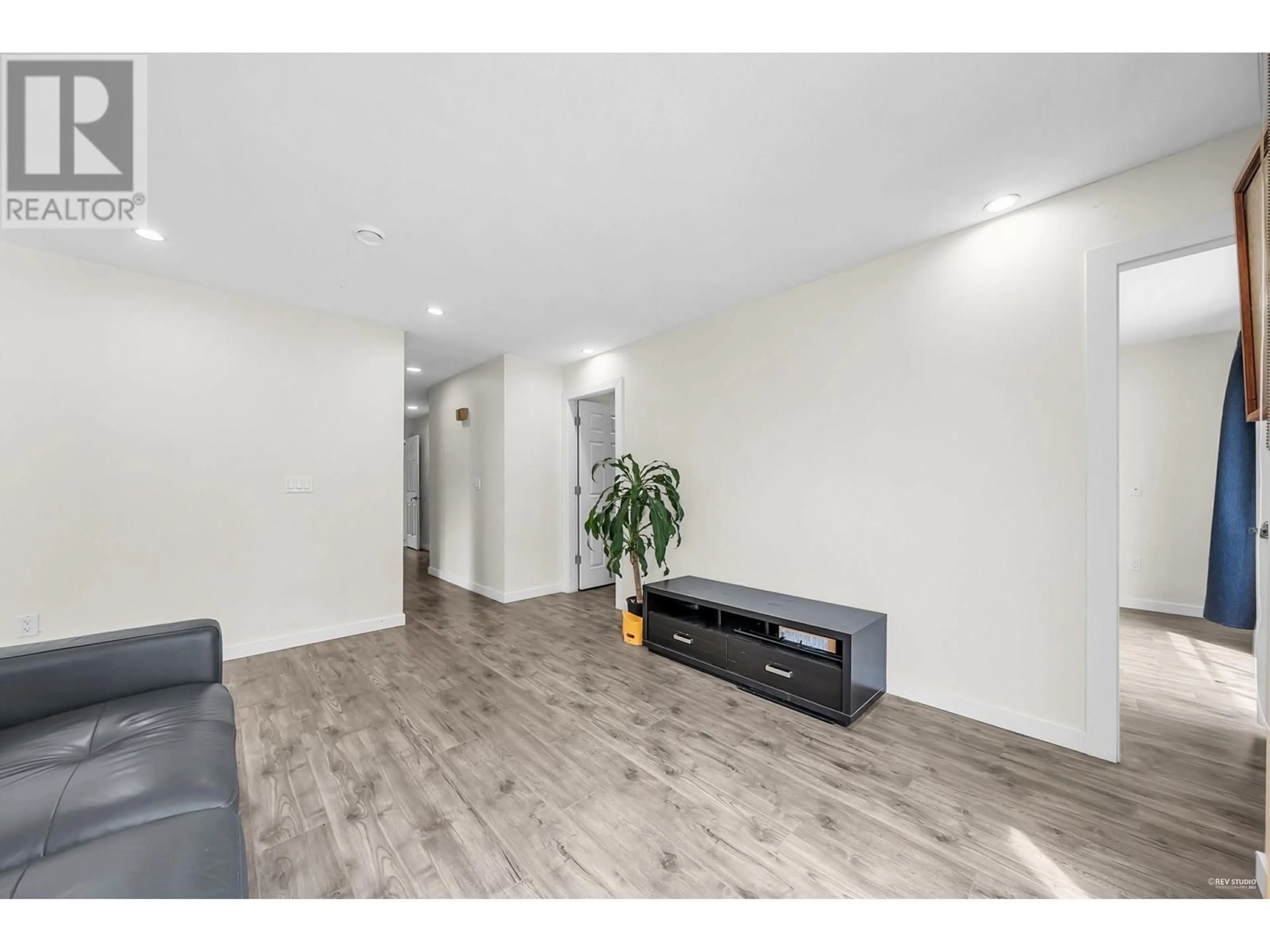 A pic of a room for 7549 10TH AVENUE, Burnaby British Columbia V3N2S1