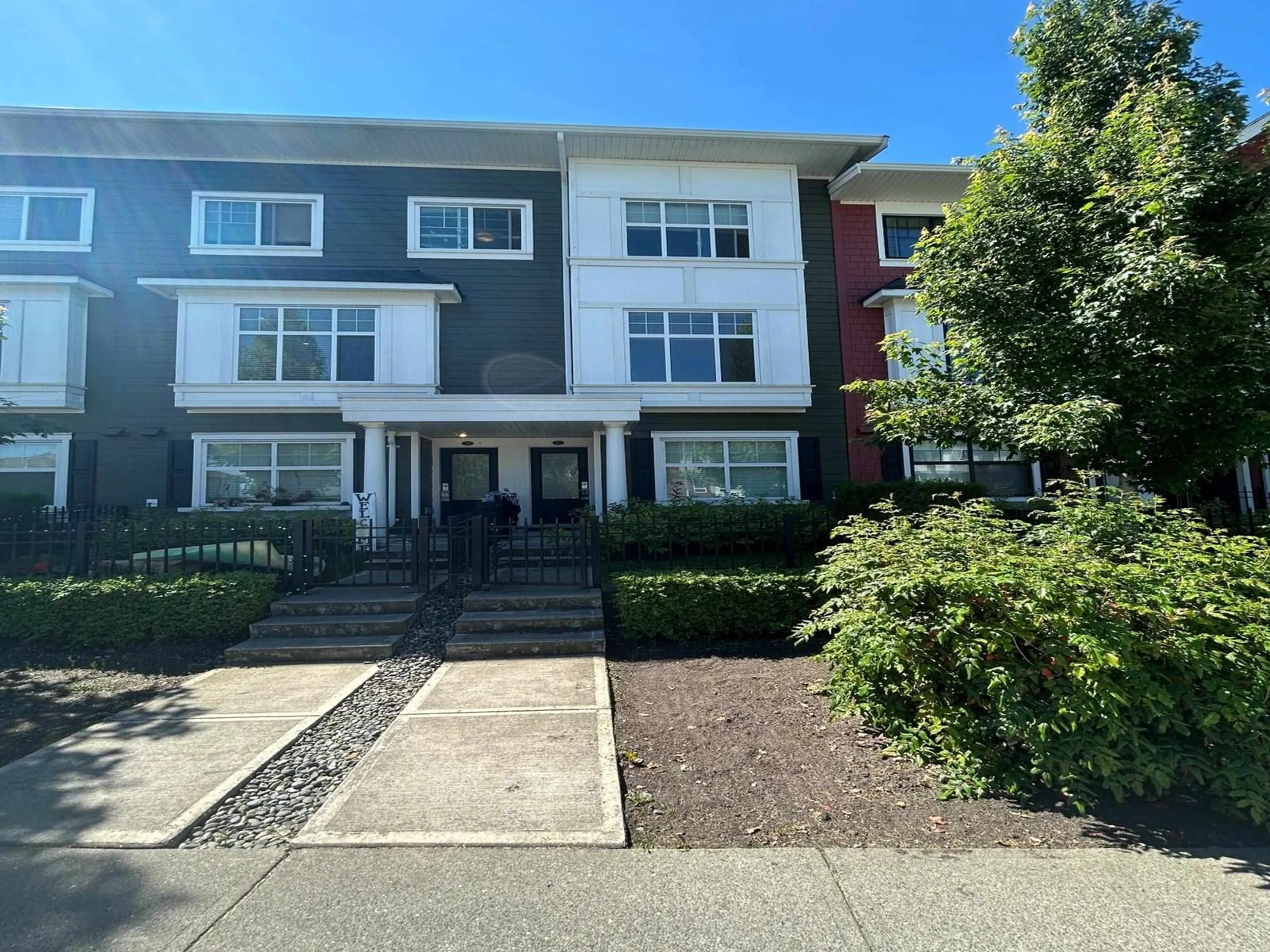 A pic from outside/outdoor area/front of a property/back of a property/a pic from drone, street for 37 - 27735 ROUNDHOUSE, Abbotsford British Columbia V4X0B9