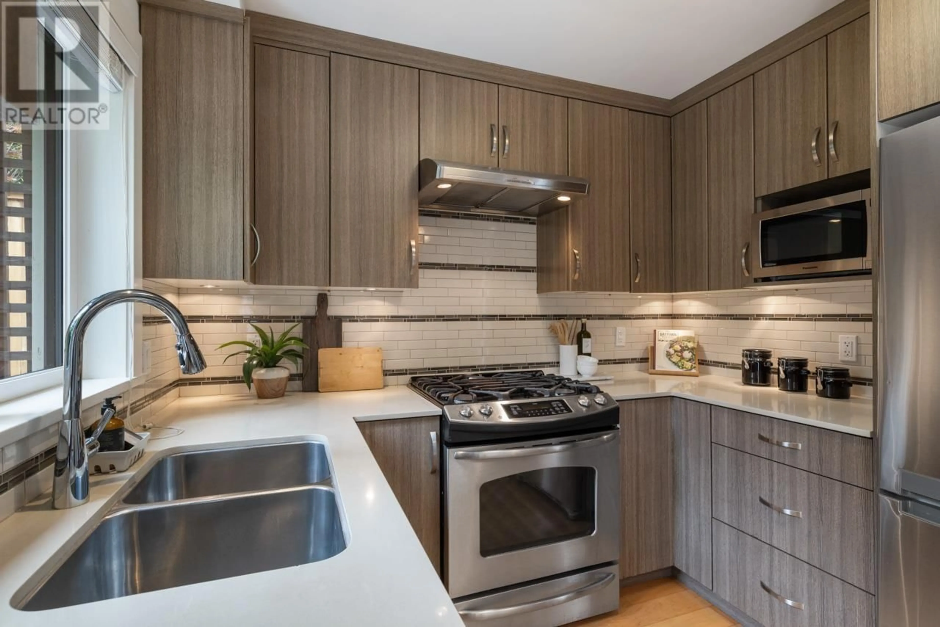 Unknown for 1963 13TH AVENUE, Vancouver British Columbia V6J2H5
