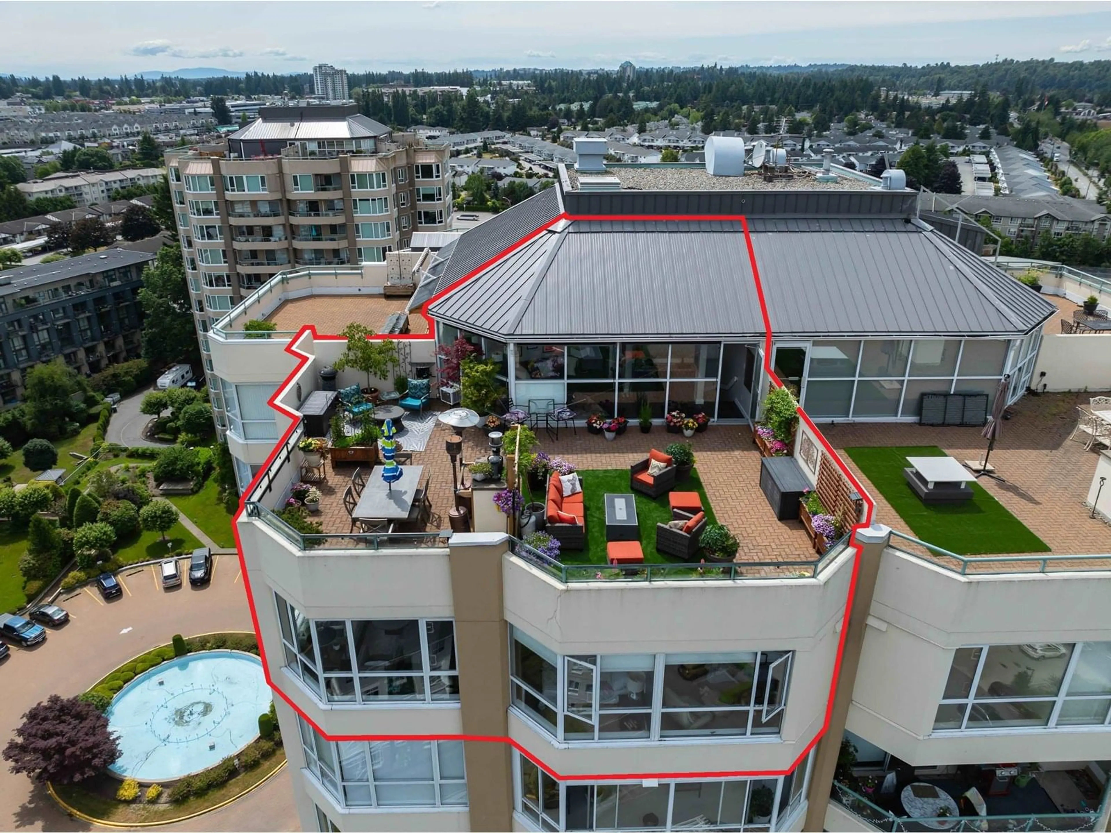 A pic from outside/outdoor area/front of a property/back of a property/a pic from drone, city buildings view from balcony for 1701 - 3190 GLADWIN, Abbotsford British Columbia V2T5T2