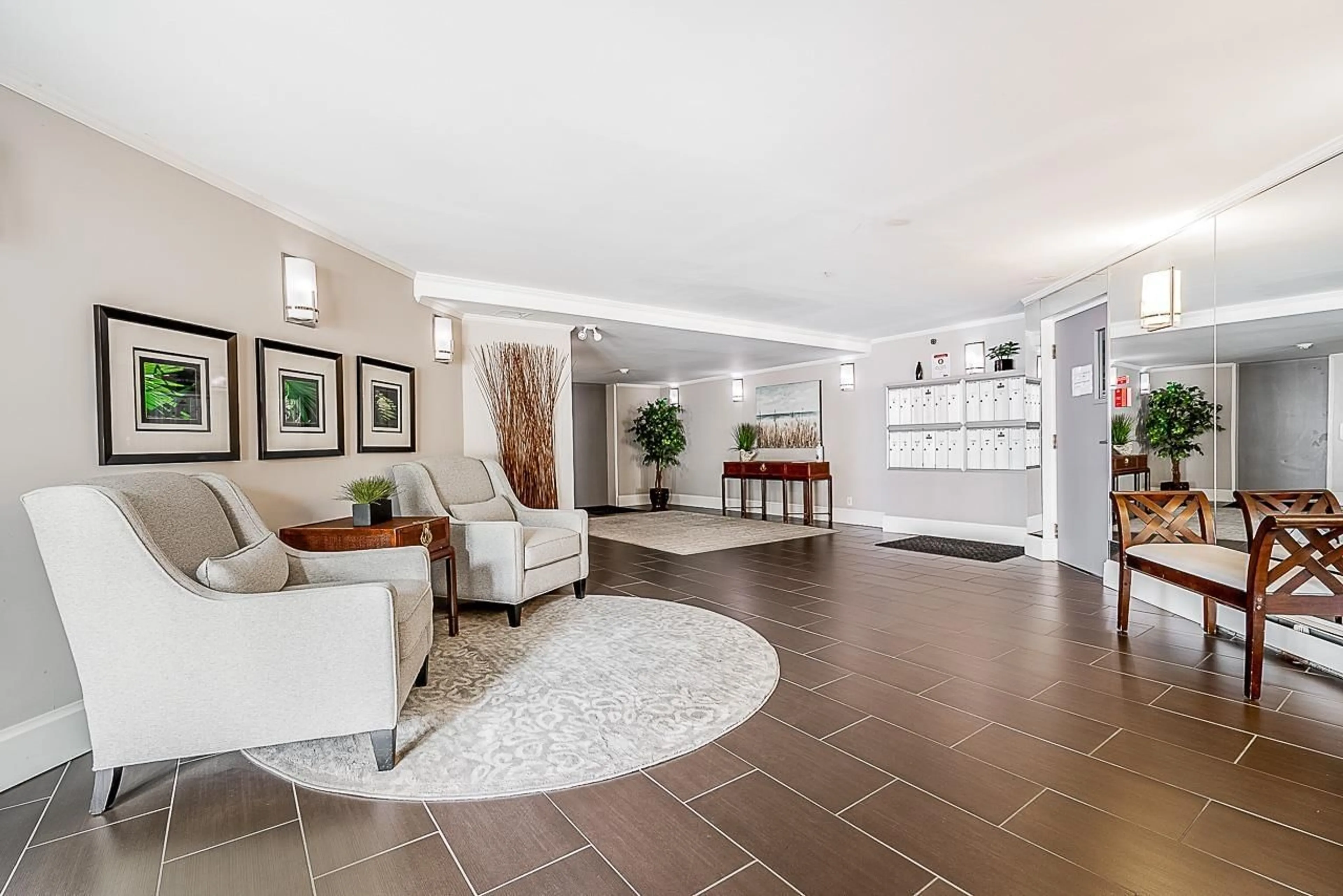 Lobby for 204 - 15367 BUENA VISTA, White Rock British Columbia V4B1Y7