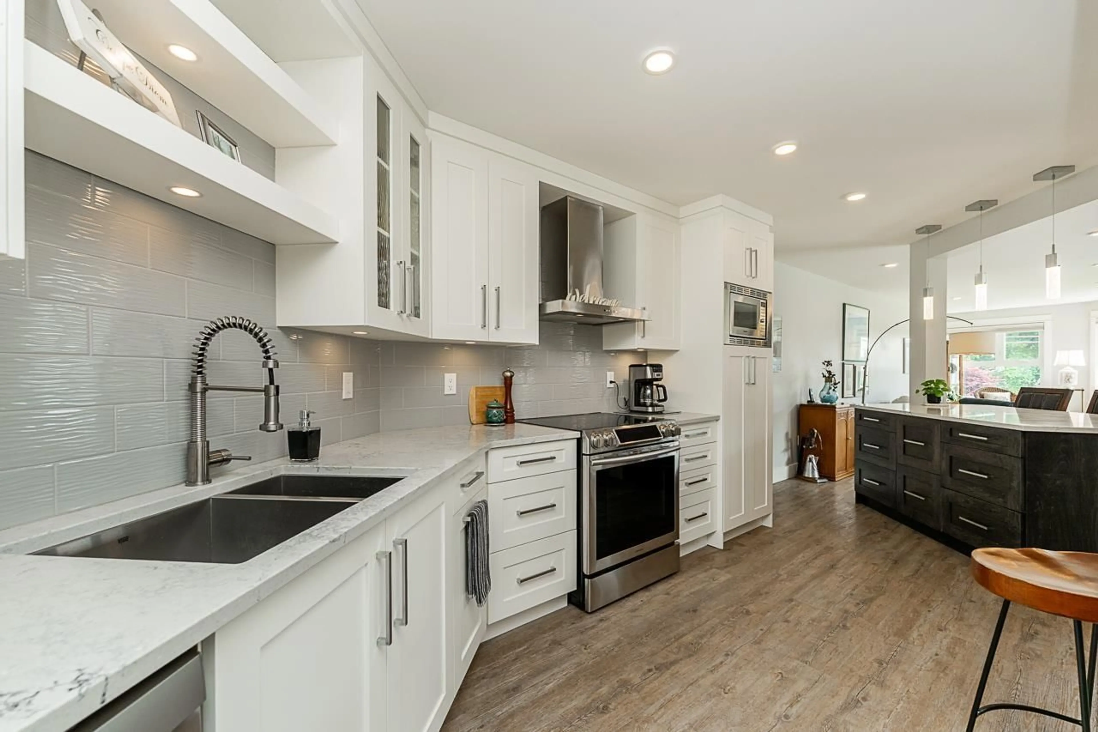 Open concept kitchen, unknown for 204 - 15367 BUENA VISTA, White Rock British Columbia V4B1Y7