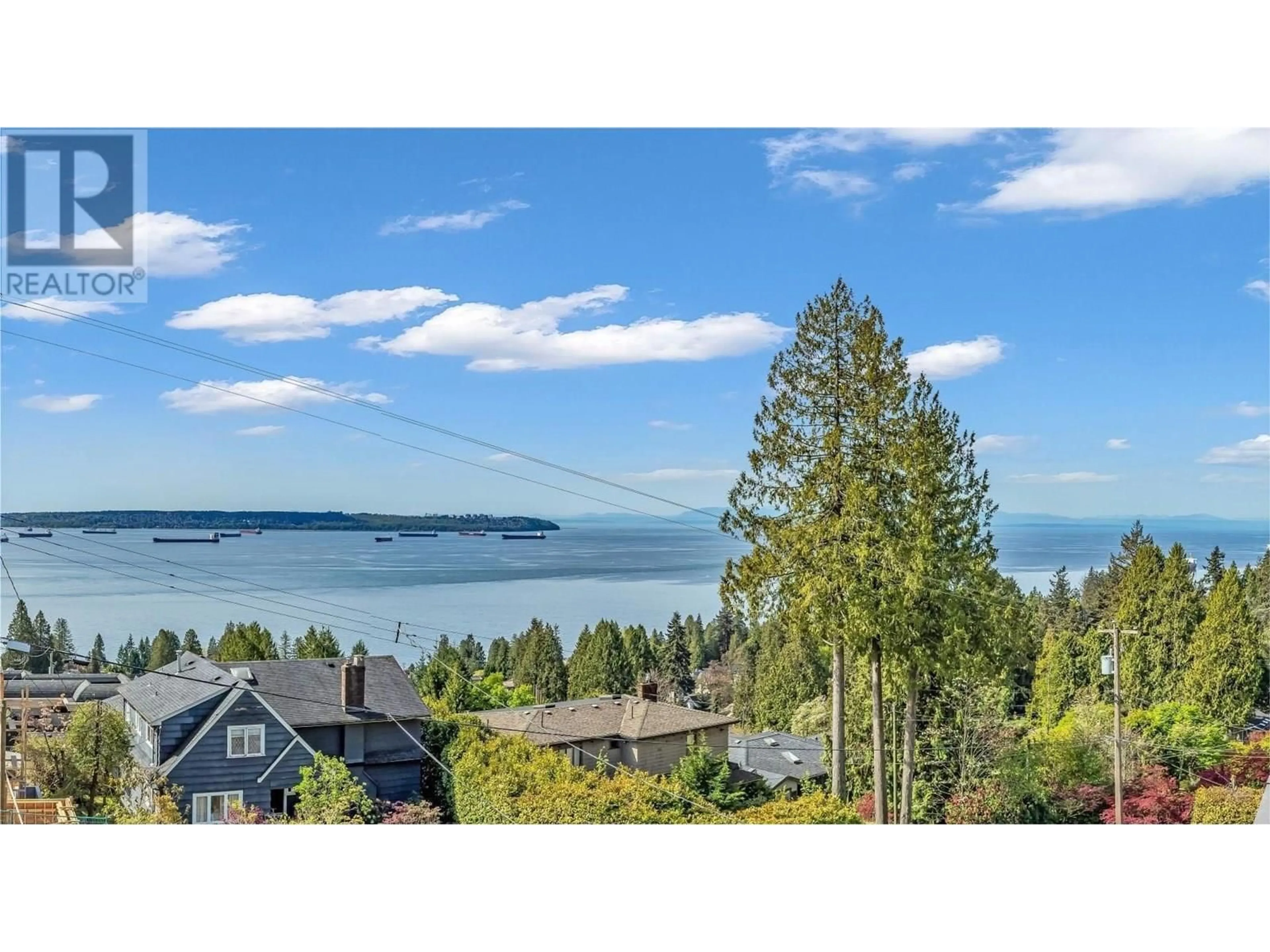 A pic from outside/outdoor area/front of a property/back of a property/a pic from drone, water/lake/river/ocean view for 2623 OTTAWA AVENUE, West Vancouver British Columbia V7V2T6