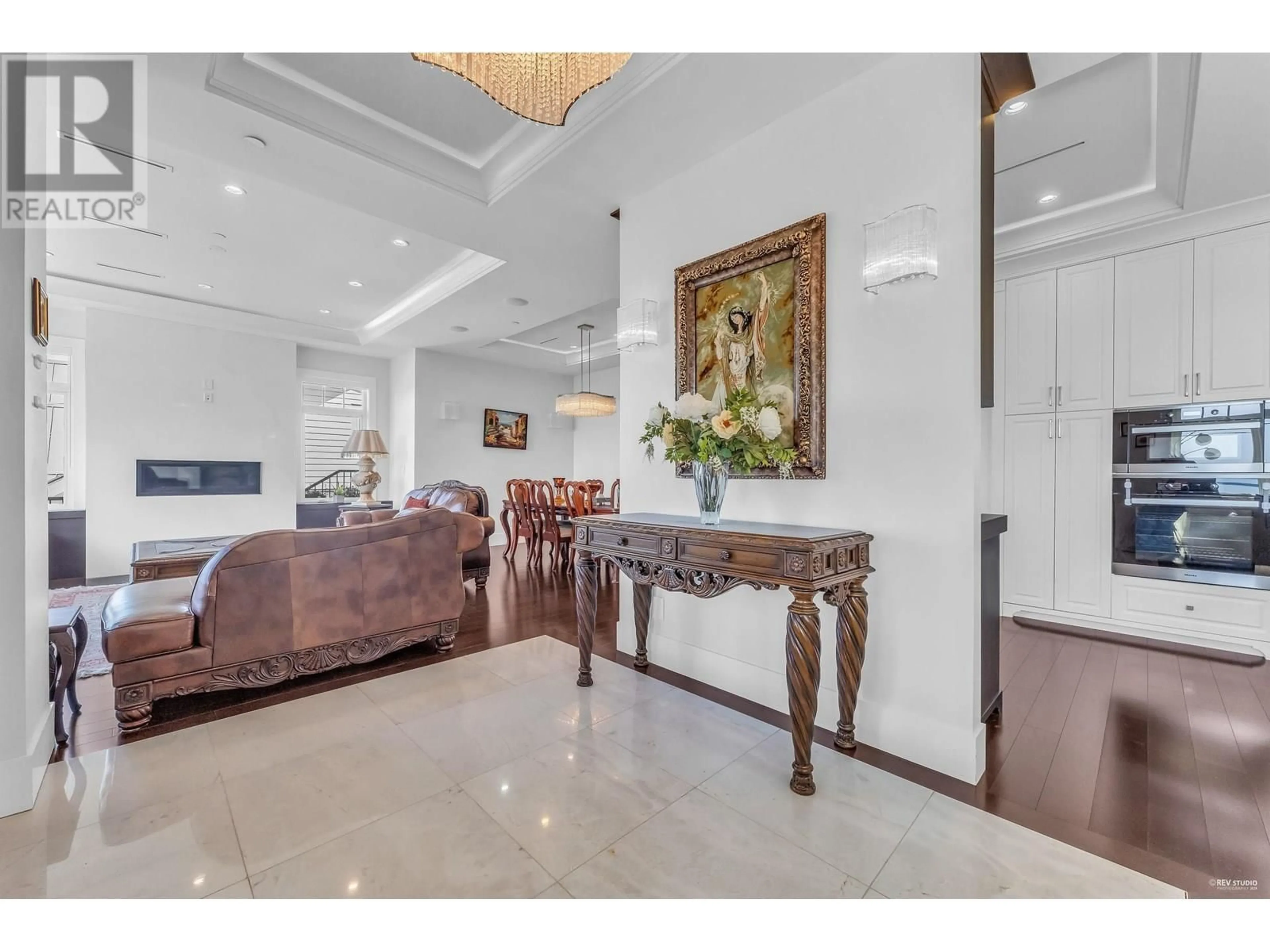 Lobby for 2623 OTTAWA AVENUE, West Vancouver British Columbia V7V2T6