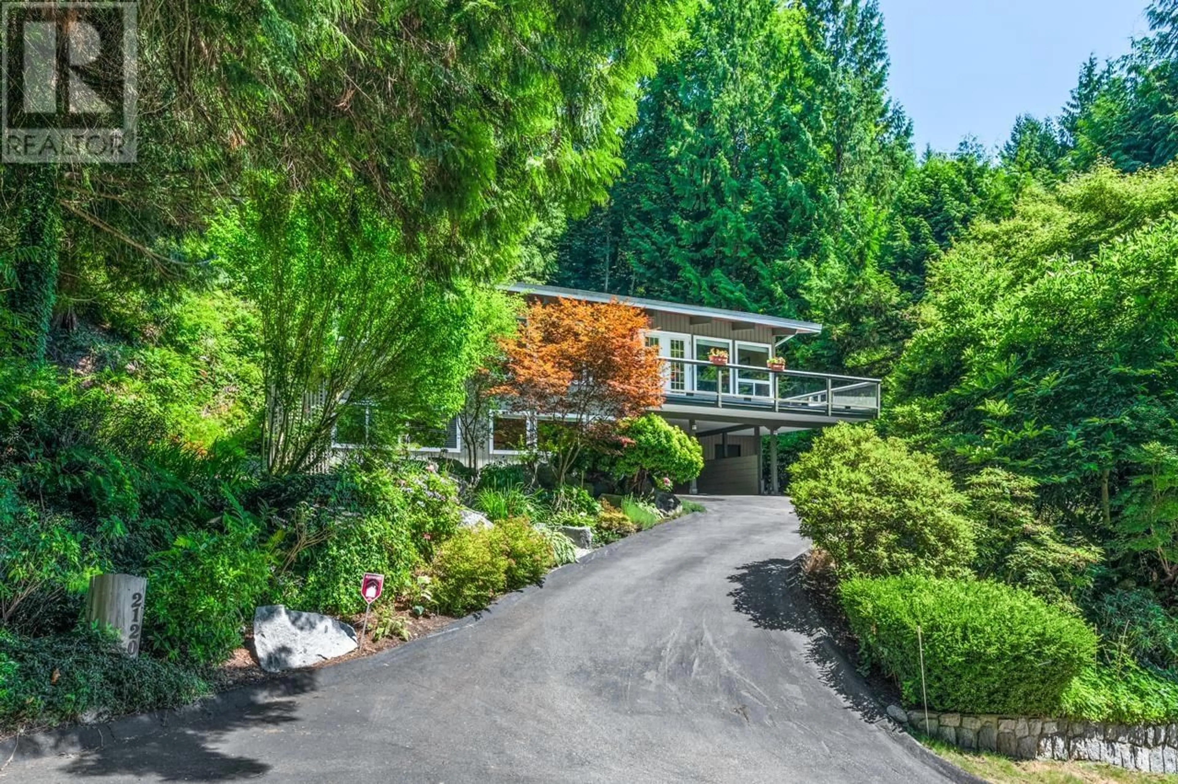 A pic from outside/outdoor area/front of a property/back of a property/a pic from drone, unknown for 2120 28TH STREET, West Vancouver British Columbia V7V4M3