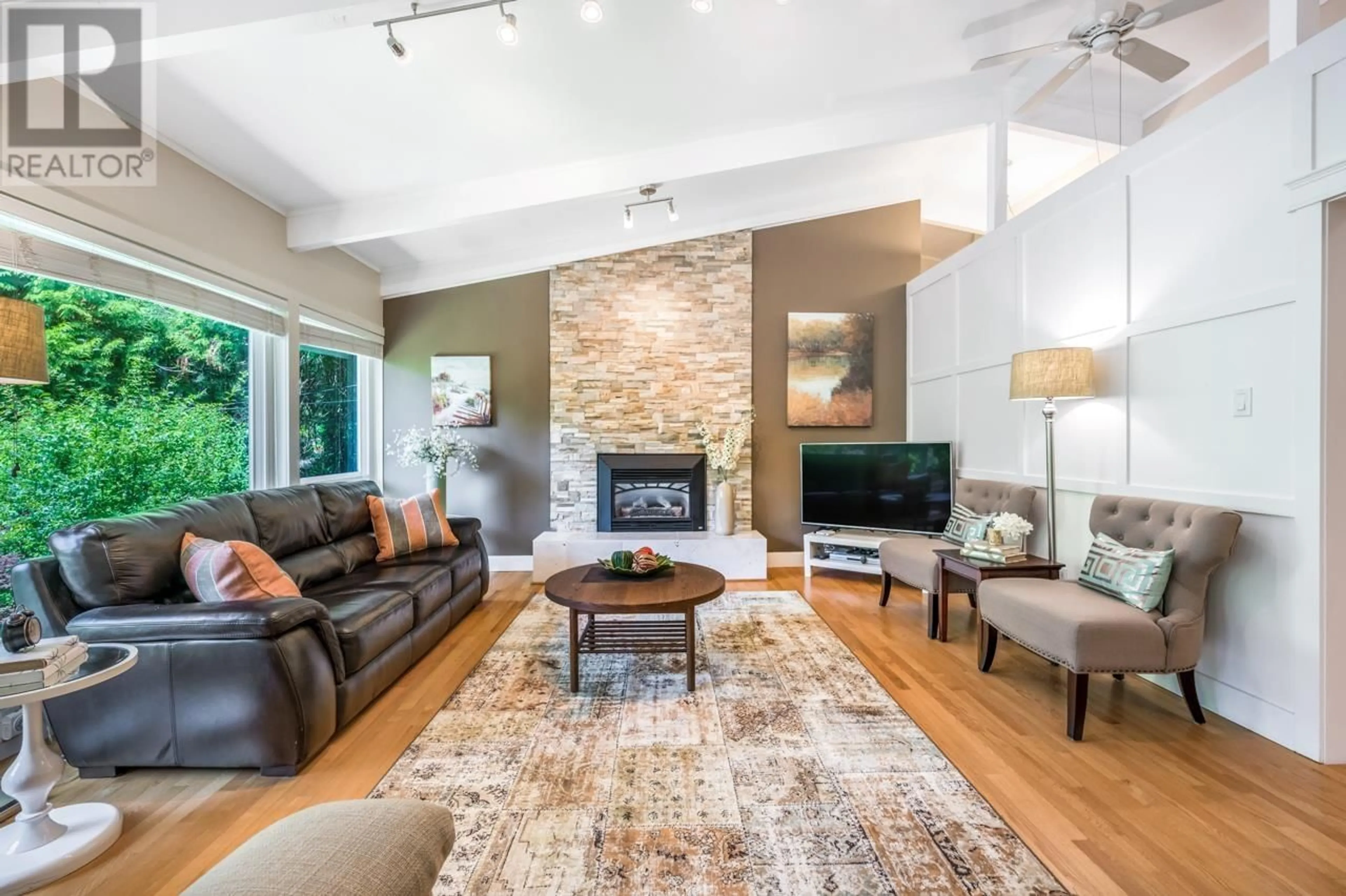 Living room with furniture, unknown for 2120 28TH STREET, West Vancouver British Columbia V7V4M3