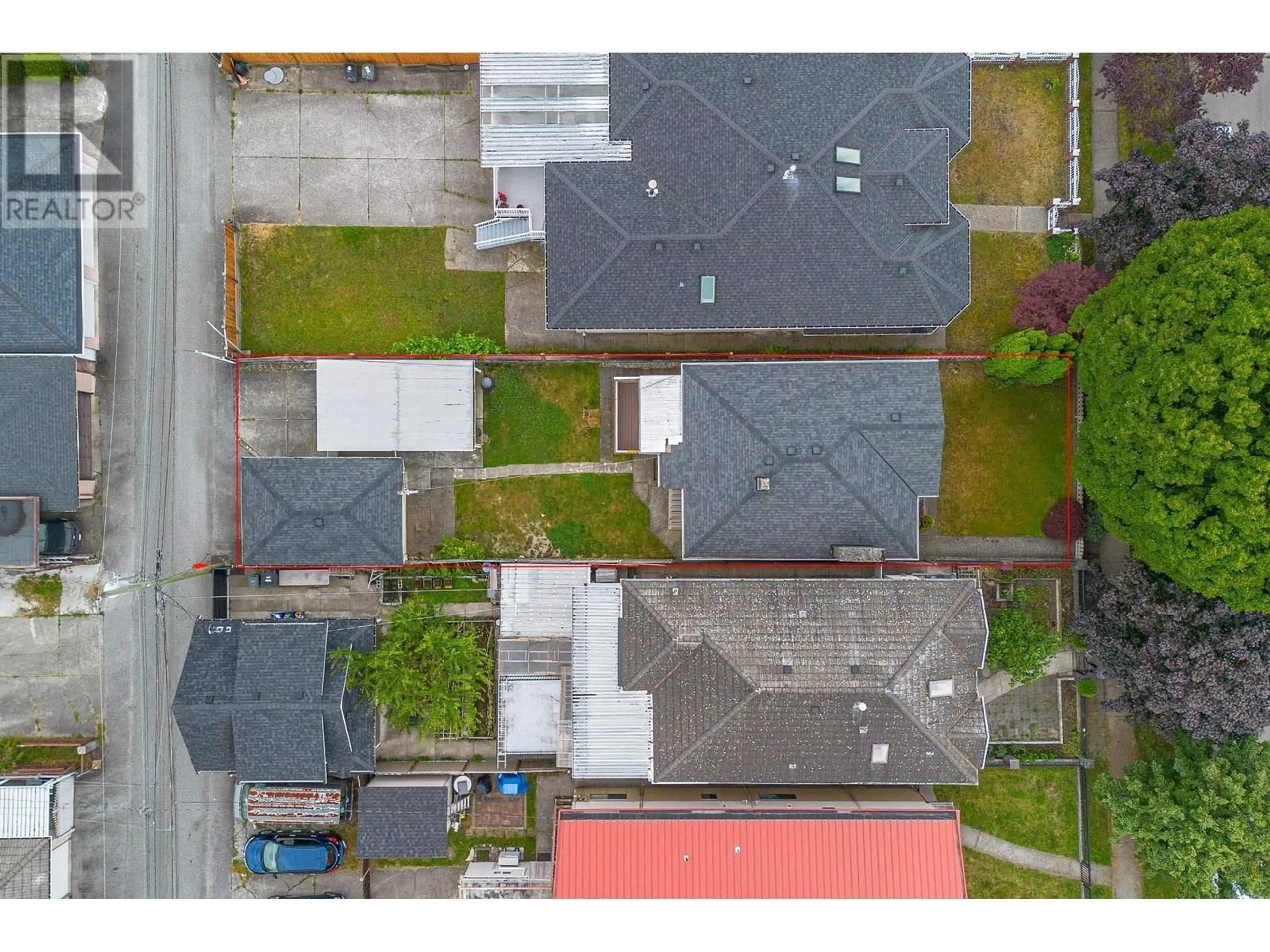 A pic from outside/outdoor area/front of a property/back of a property/a pic from drone, street for 3335 QUEENS AVENUE, Vancouver British Columbia V5R4T7