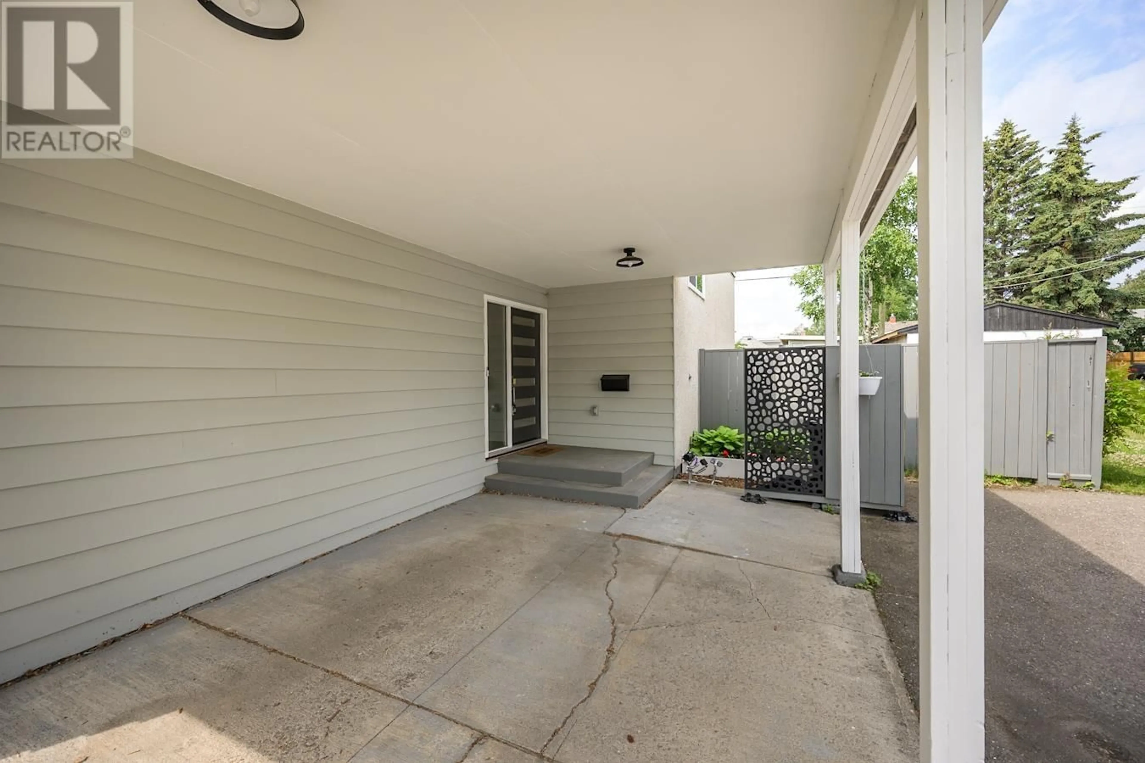 Patio, street for 597 DOUGLAS STREET, Prince George British Columbia V2M2M5