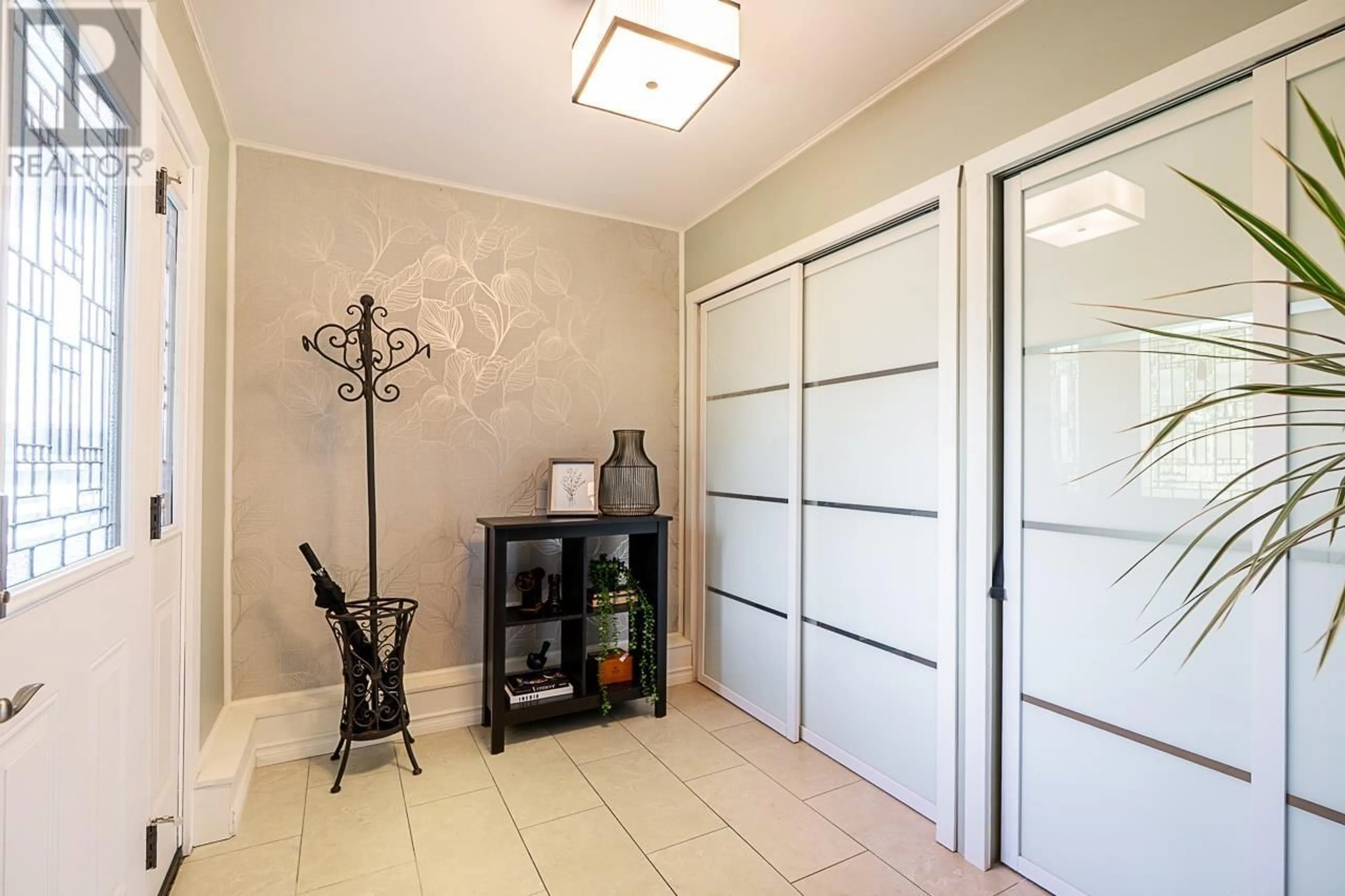 Indoor entryway for 2012 LANGAN AVENUE, Port Coquitlam British Columbia V3C1L2