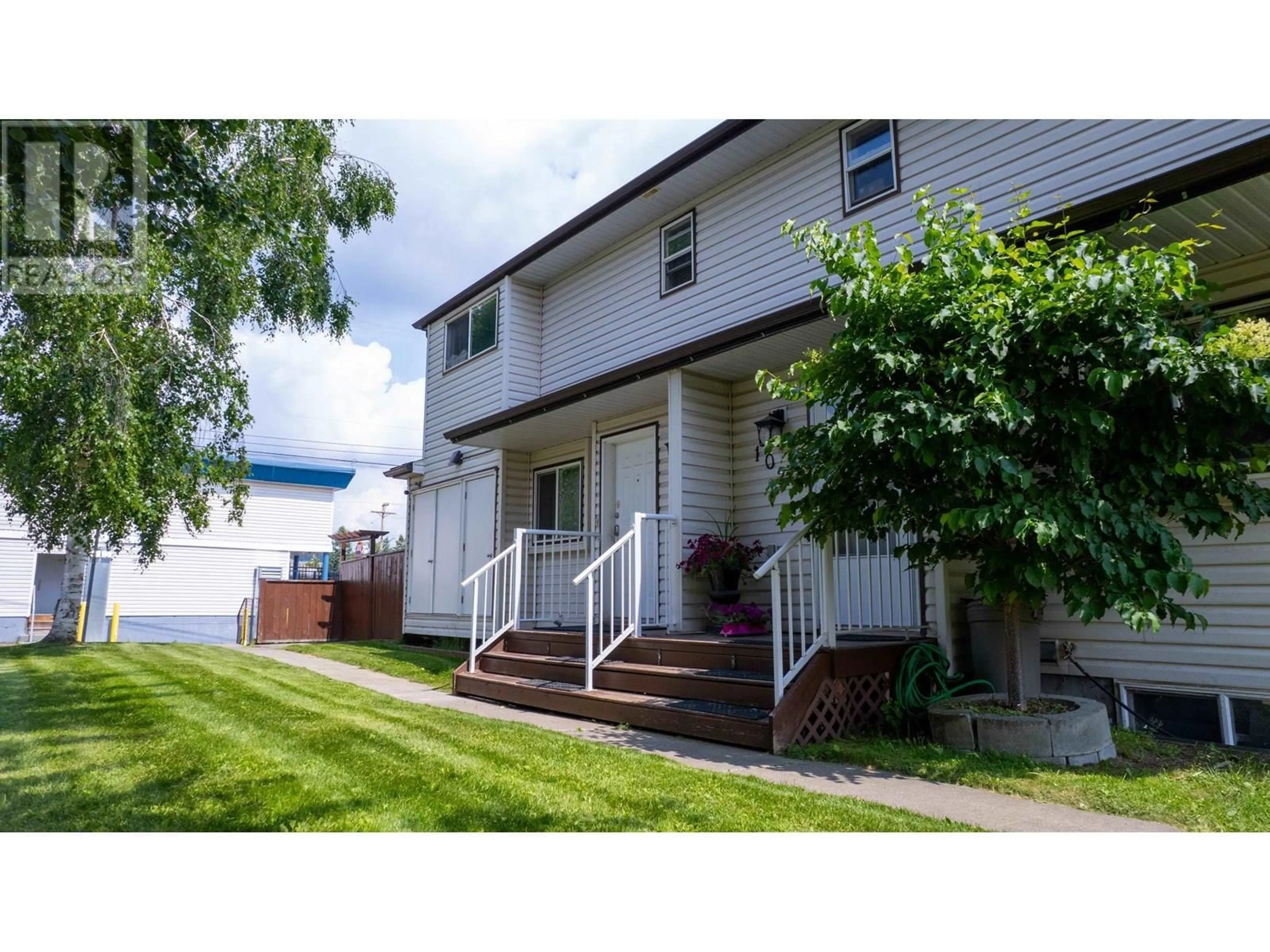 Home with vinyl exterior material, street for 101 - 1930 4TH AVENUE, Prince George British Columbia V2M7B2