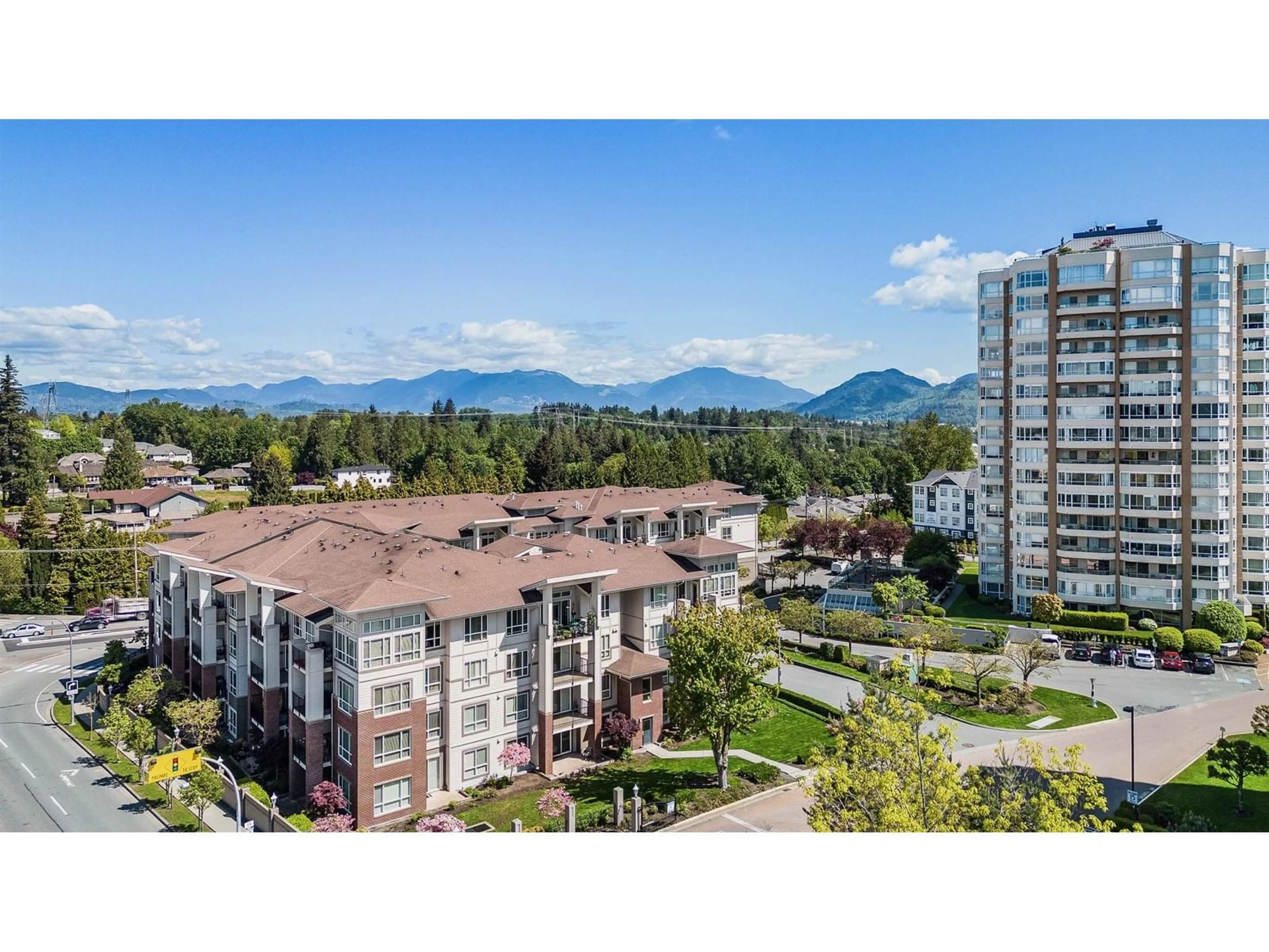 A pic from outside/outdoor area/front of a property/back of a property/a pic from drone, mountain view for 302 - 3192 GLADWIN, Abbotsford British Columbia V2T6M9