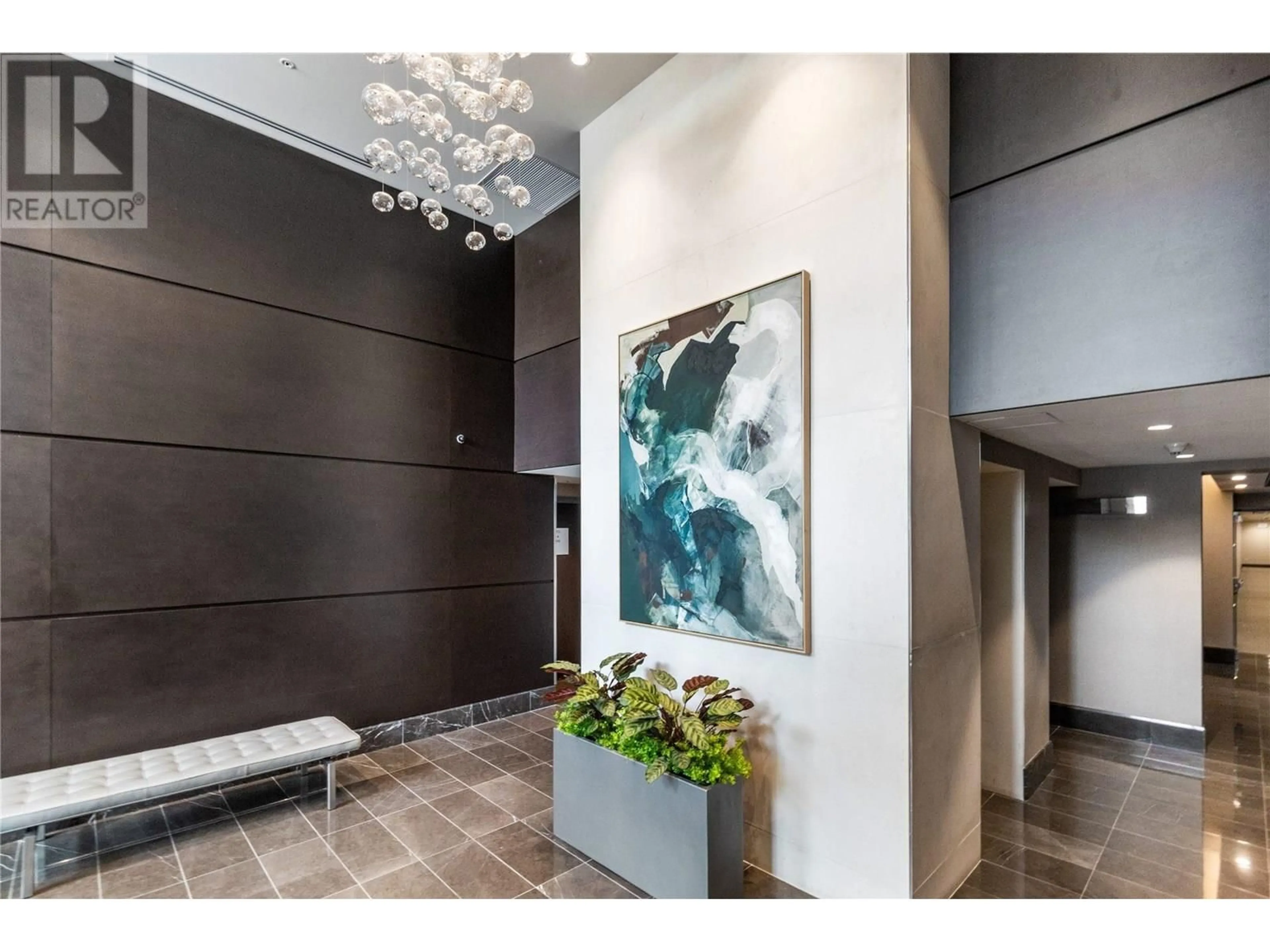 Indoor foyer for 206 - 1561 57TH AVENUE, Vancouver British Columbia V6P0H5