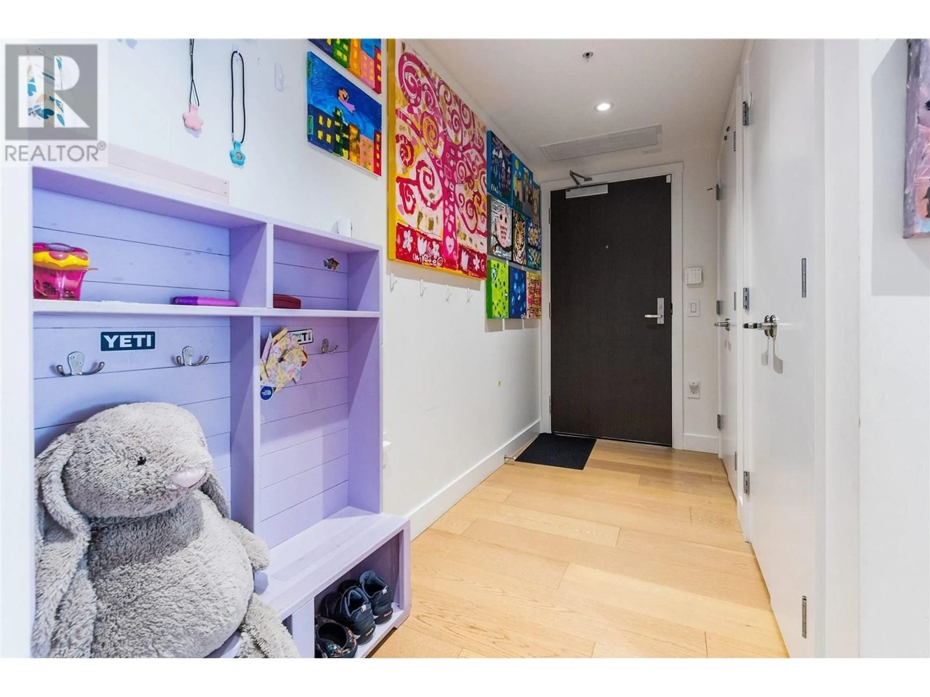 Indoor entryway for 206 - 1561 57TH AVENUE, Vancouver British Columbia V6P0H5