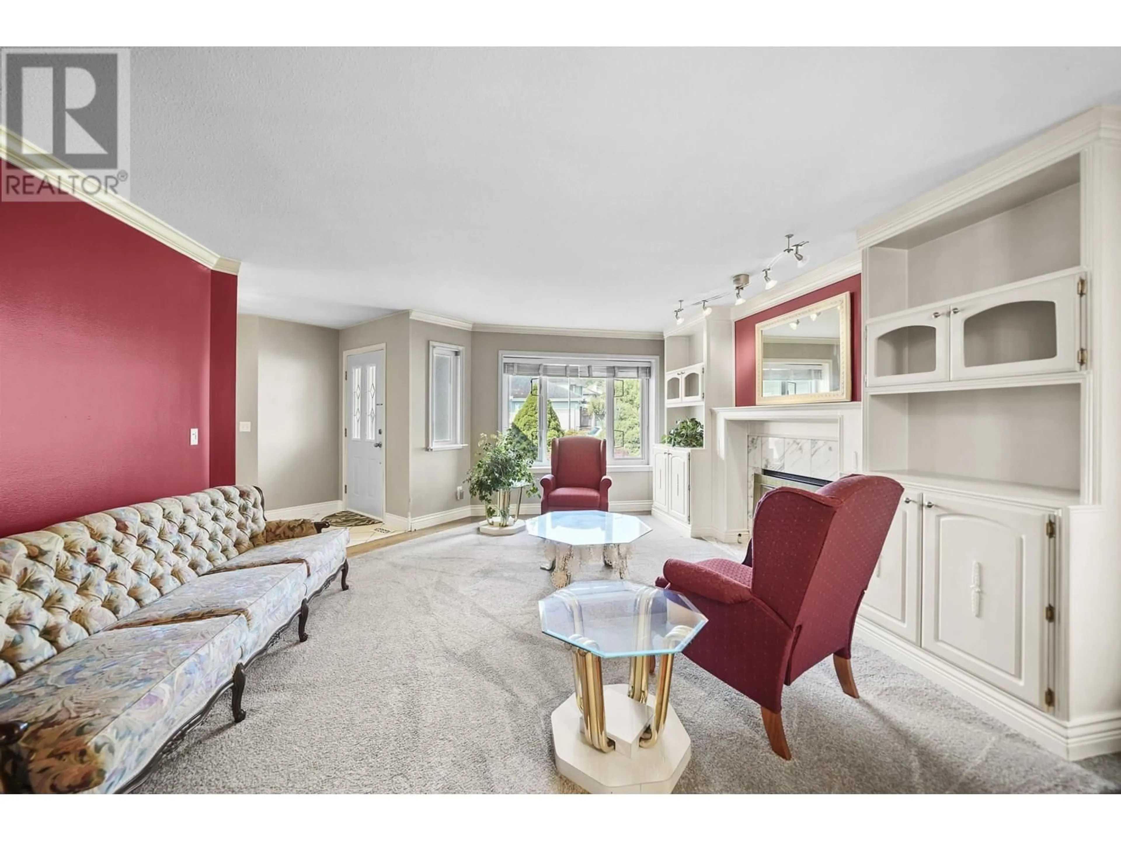 Living room with furniture, unknown for 3731 BRACEWELL COURT, Port Coquitlam British Columbia V3B7B6