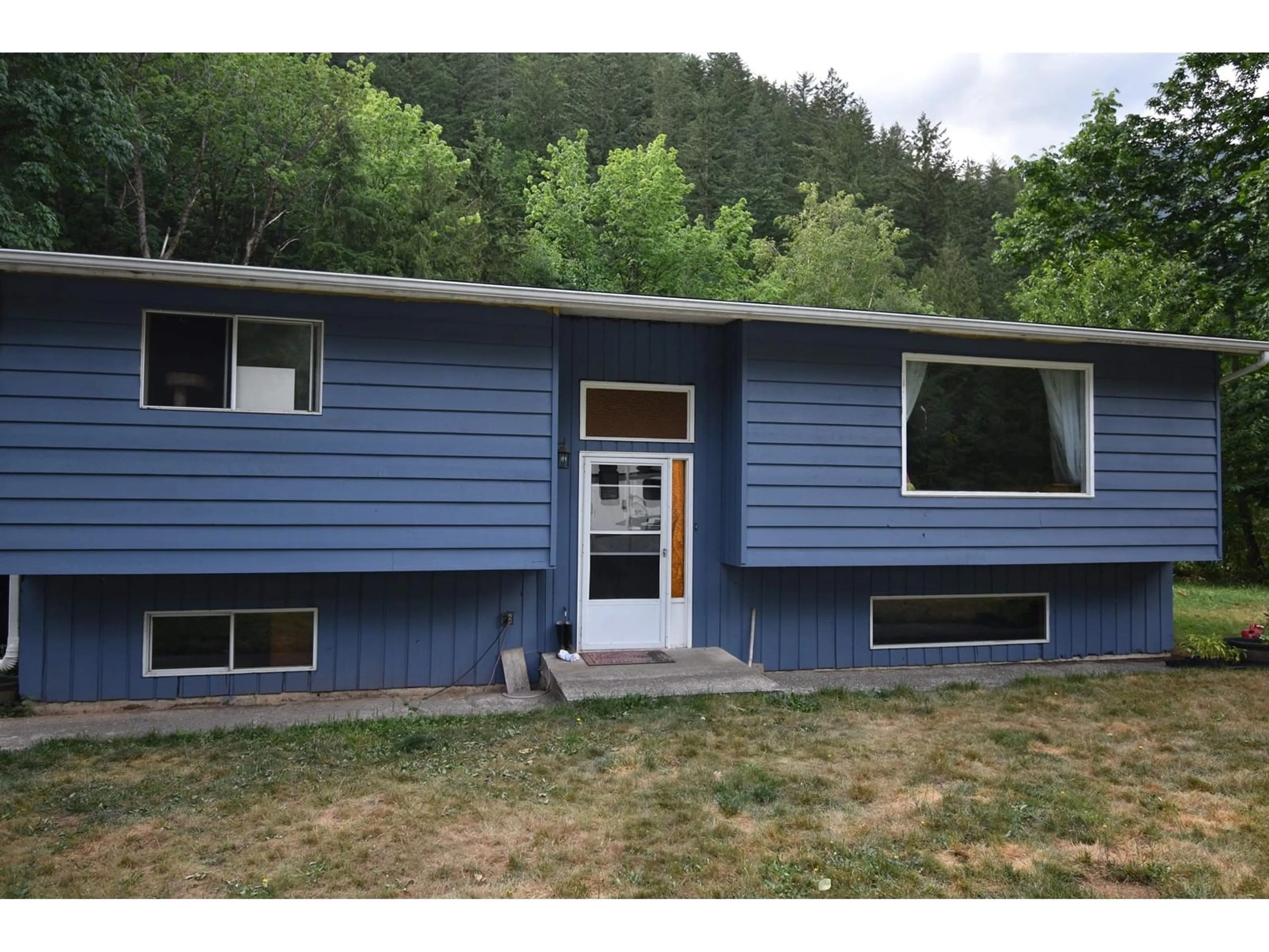 Home with vinyl exterior material, unknown for 21169 LANDSTROM ROAD, Hope British Columbia V0X1L3