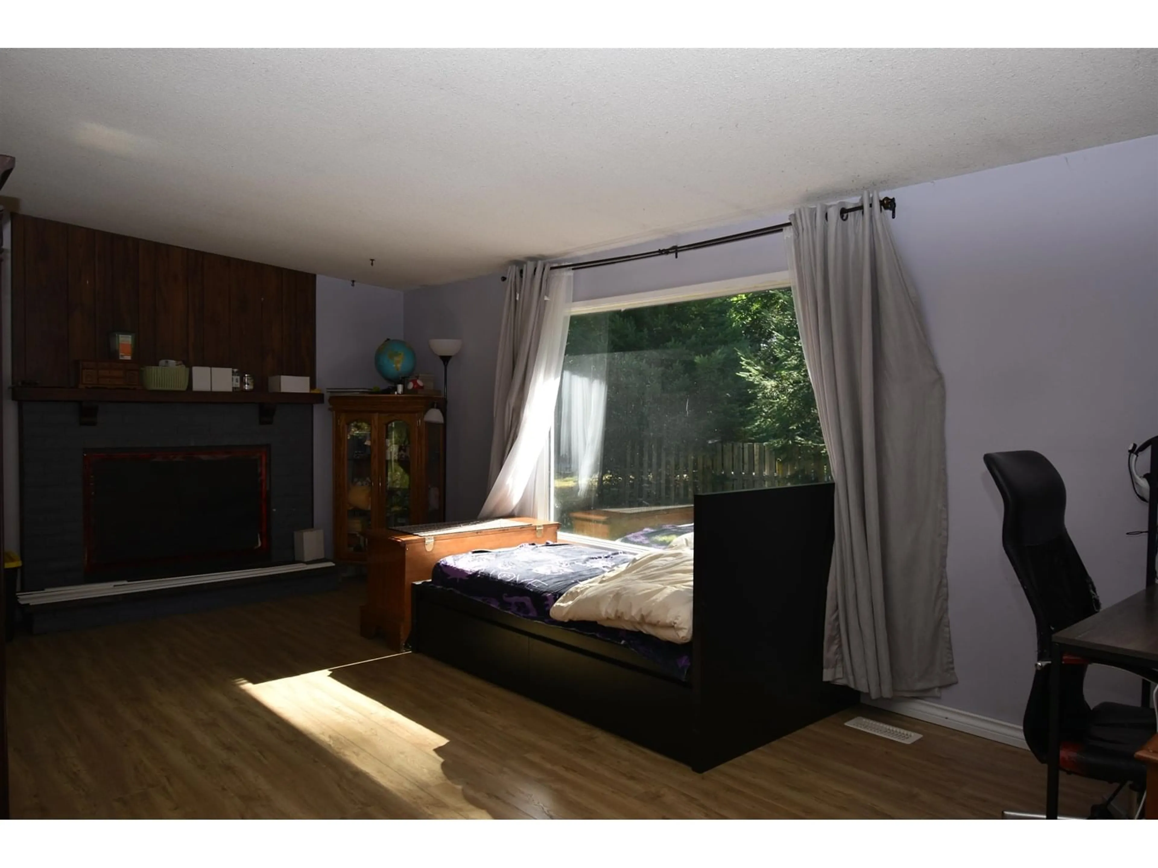 Bedroom with bed, wood/laminate floor for 21169 LANDSTROM ROAD, Hope British Columbia V0X1L3