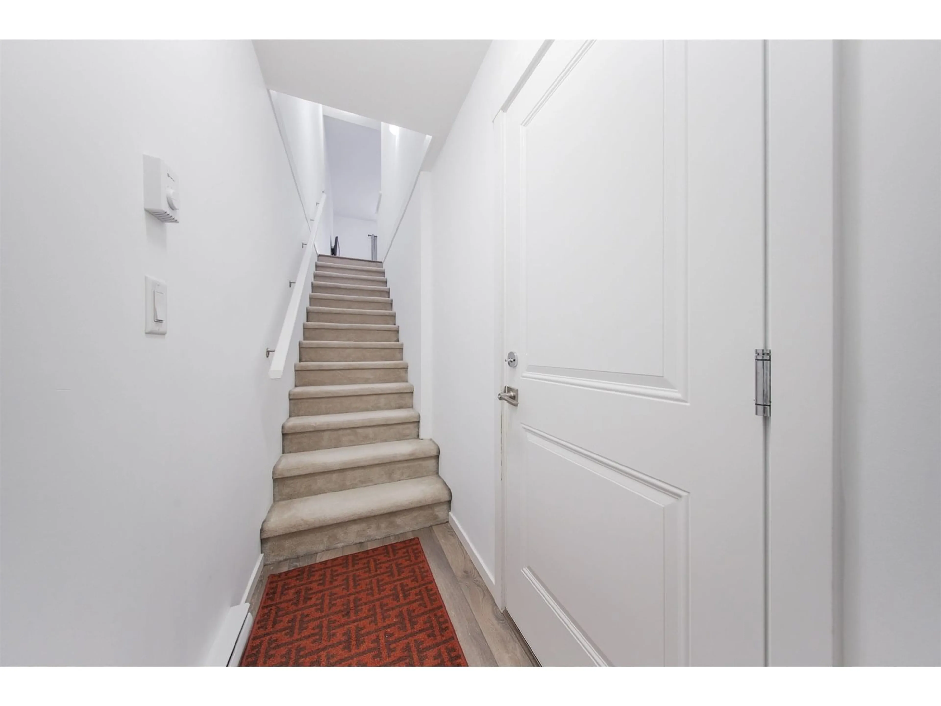 Indoor foyer for 29 - 10433 158, Surrey British Columbia V4N6S3
