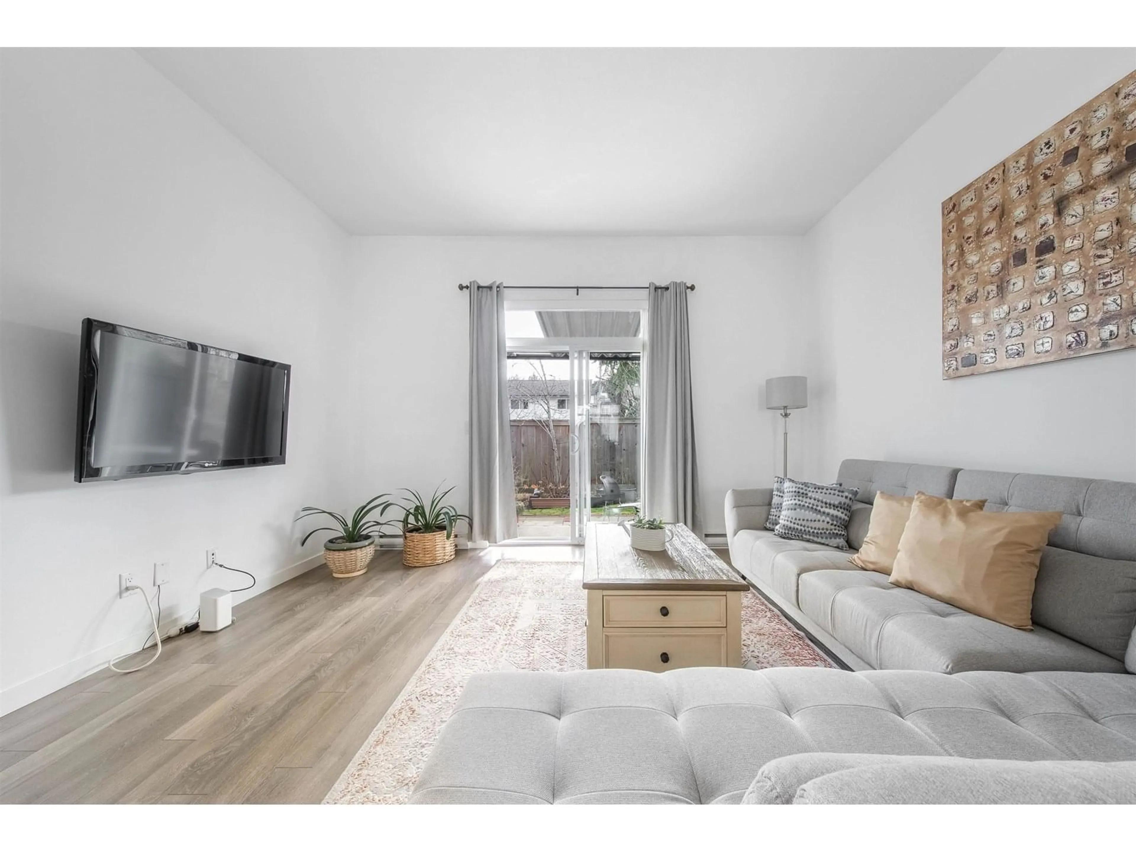 Living room with furniture, unknown for 29 - 10433 158, Surrey British Columbia V4N6S3
