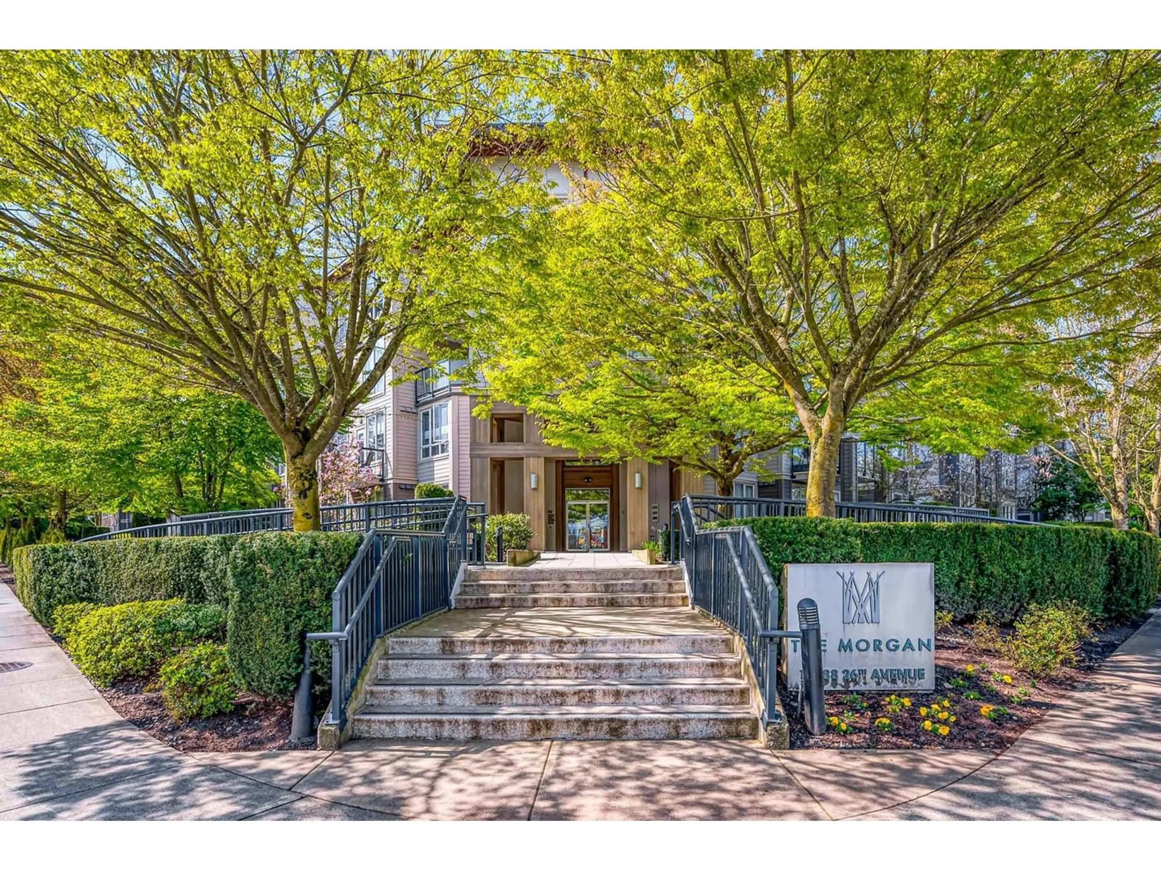 Indoor foyer for 428 - 15988 26TH, Surrey British Columbia V3Z5K3