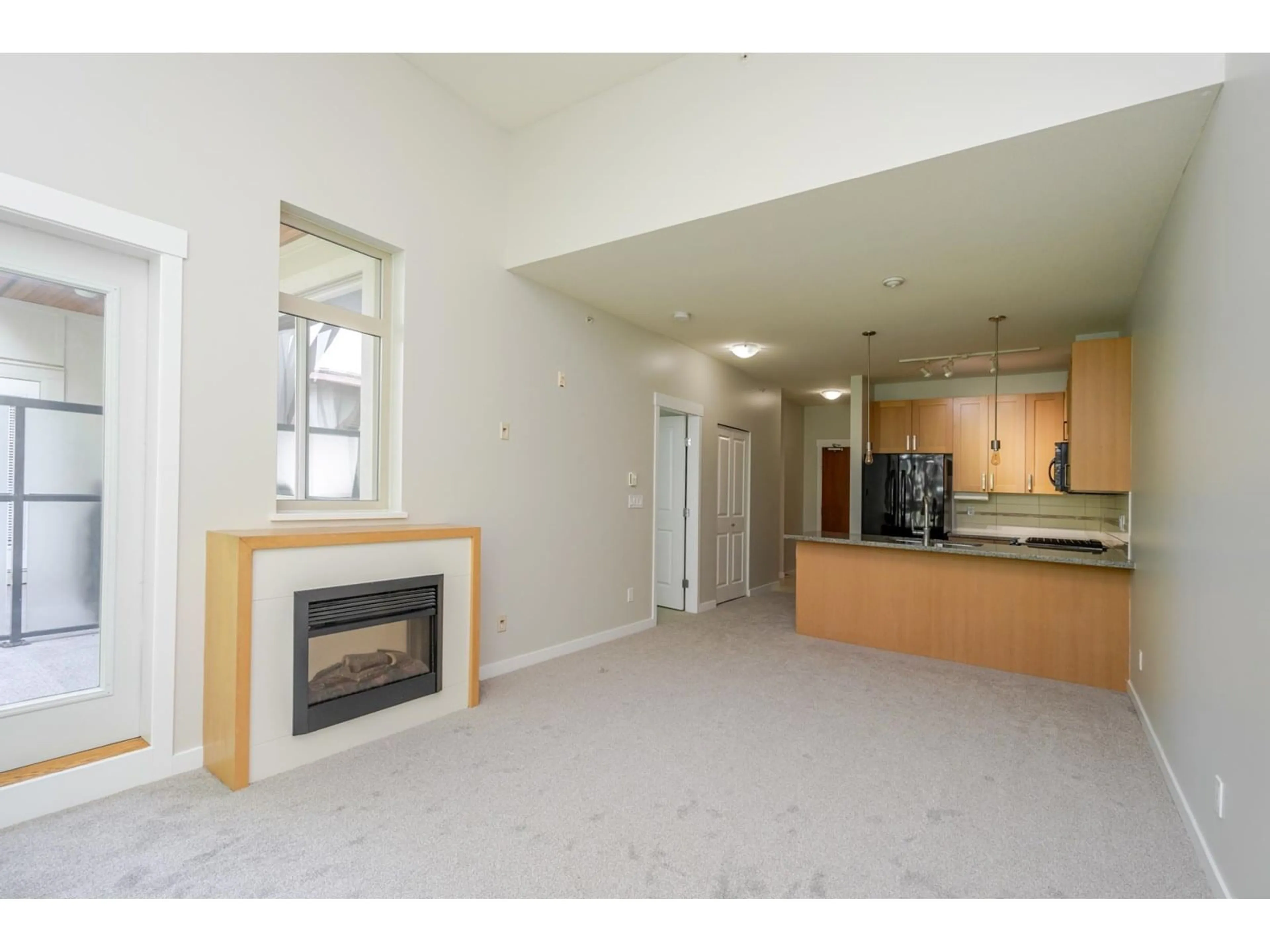 Open concept kitchen, unknown for 428 - 15988 26TH, Surrey British Columbia V3Z5K3