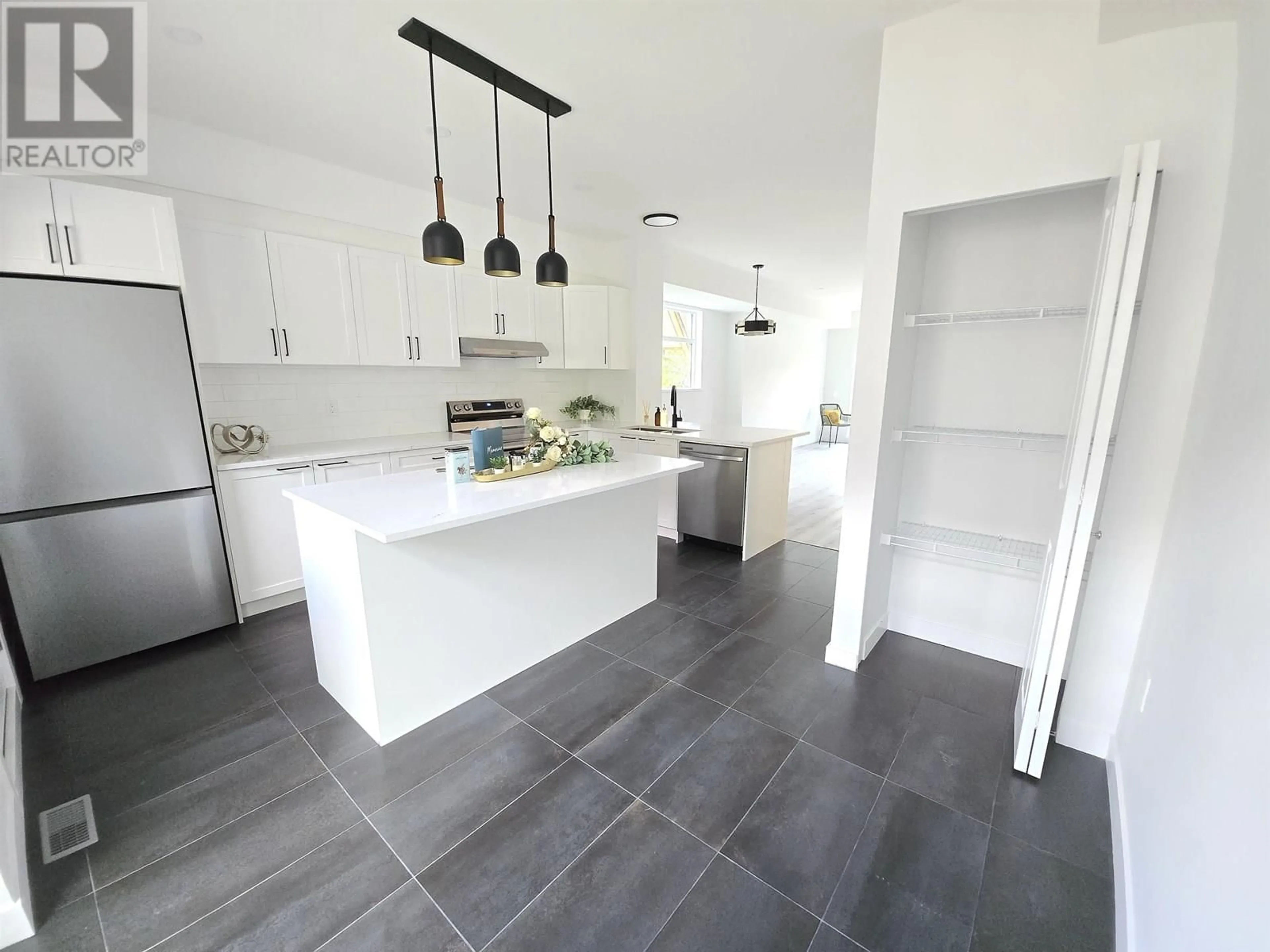 Contemporary kitchen, ceramic/tile floor for 73 - 2000 PANORAMA DRIVE, Port Moody British Columbia V3H5J5