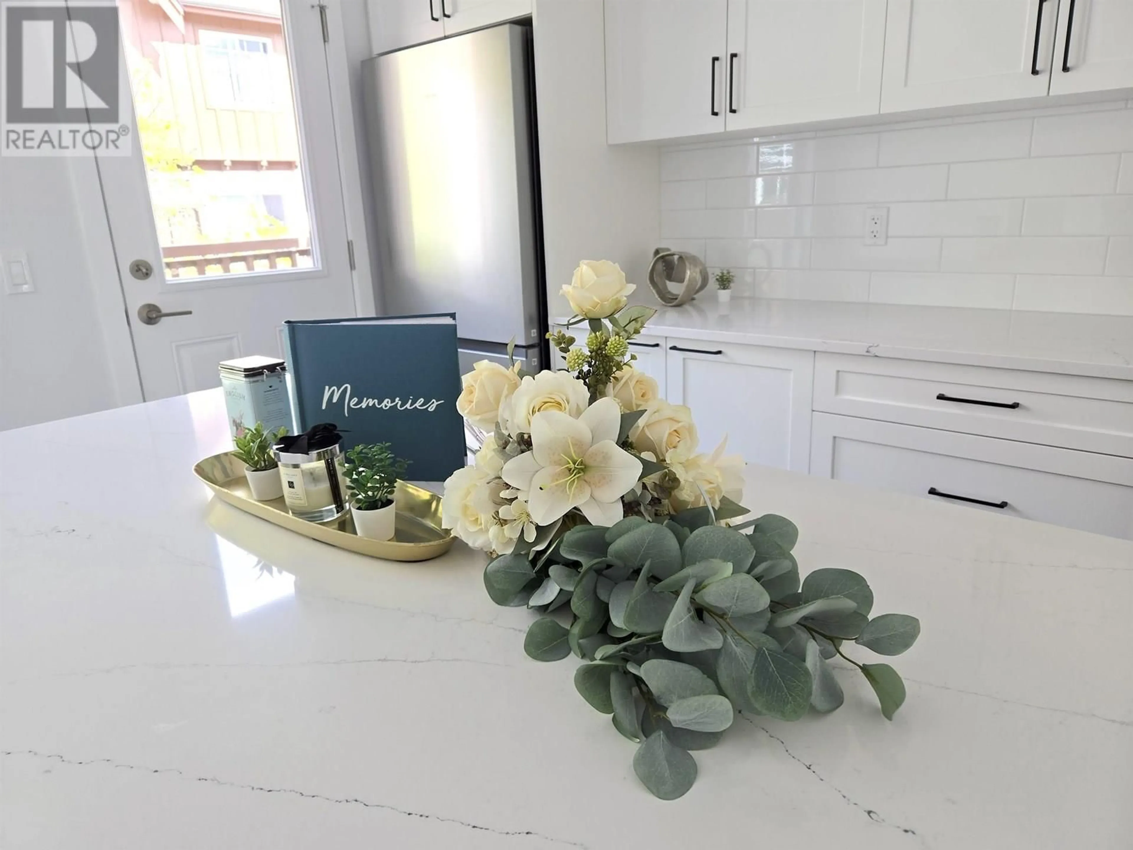 Contemporary kitchen, ceramic/tile floor for 73 - 2000 PANORAMA DRIVE, Port Moody British Columbia V3H5J5