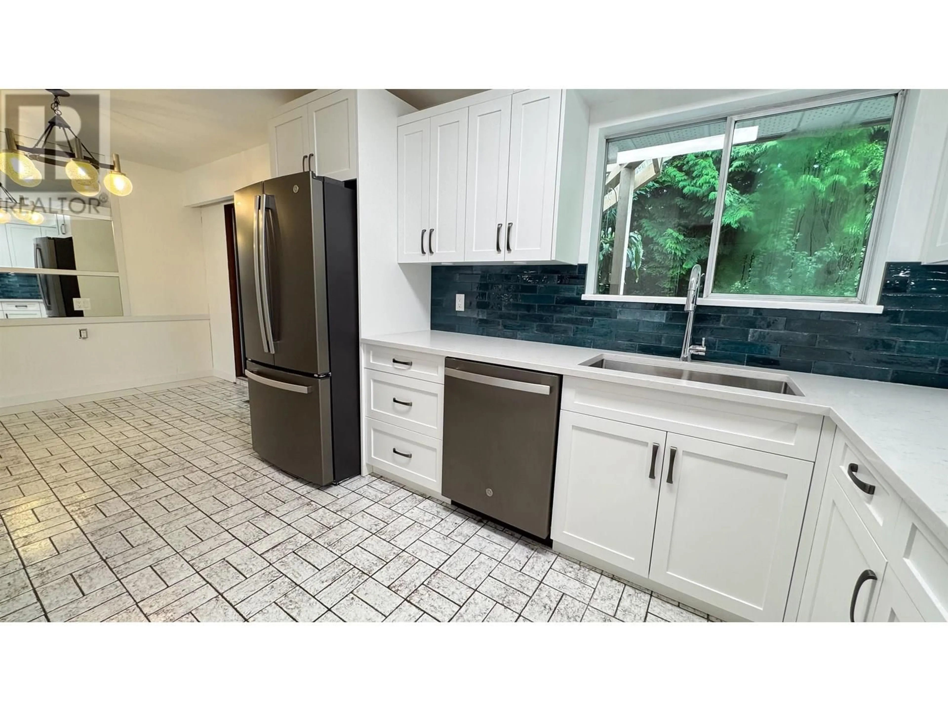 Unknown for 646 CLAREMONT STREET, Coquitlam British Columbia V3J3T4