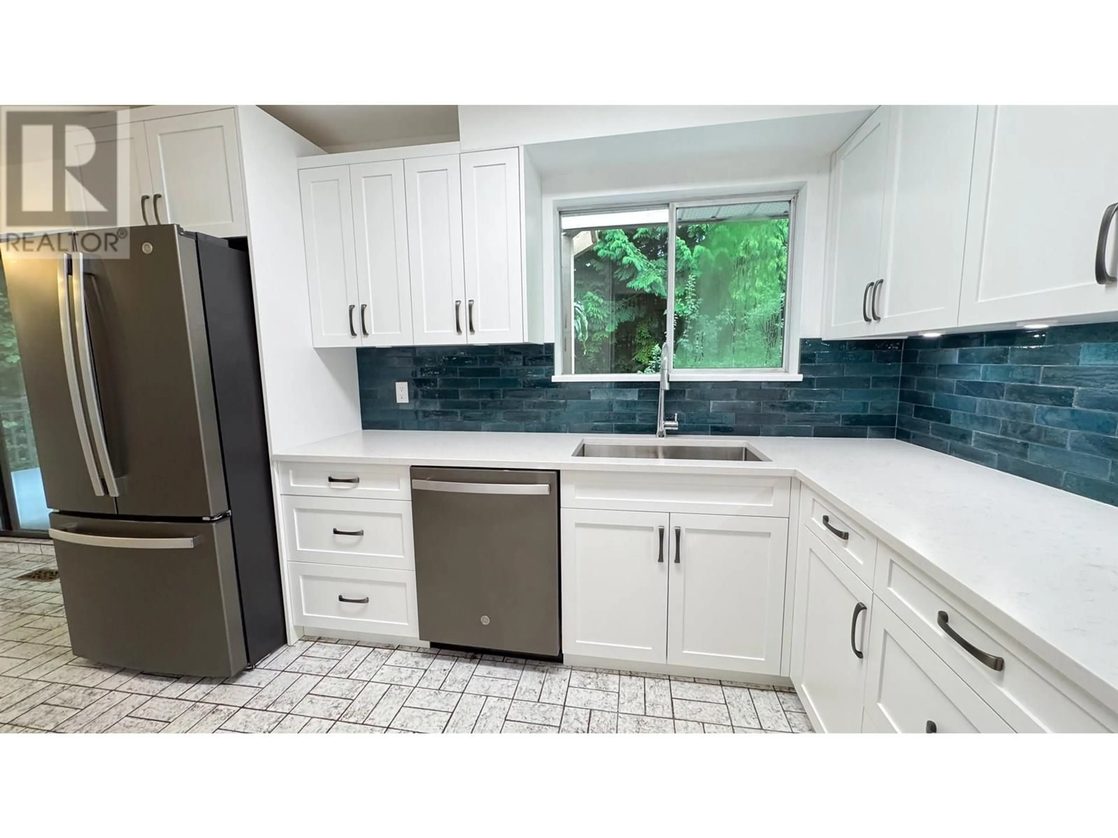 Standard kitchen, ceramic/tile floor for 646 CLAREMONT STREET, Coquitlam British Columbia V3J3T4