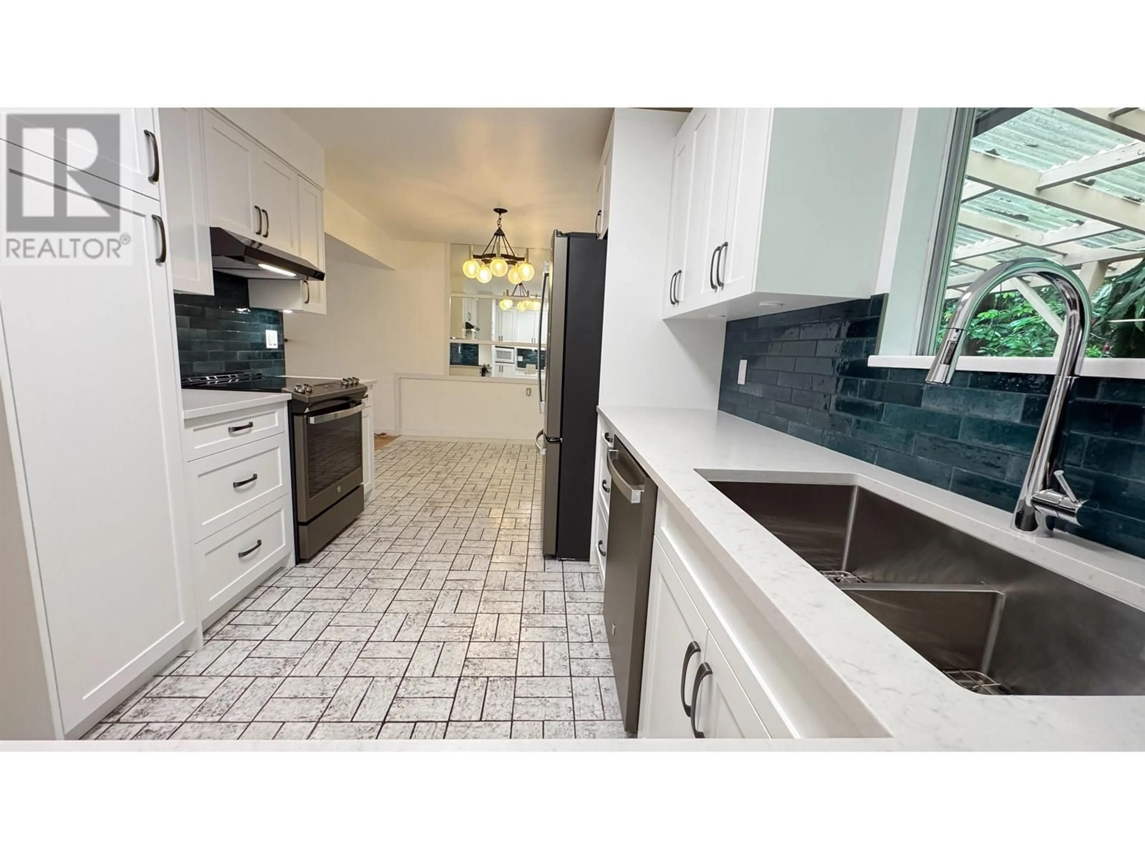 Unknown for 646 CLAREMONT STREET, Coquitlam British Columbia V3J3T4