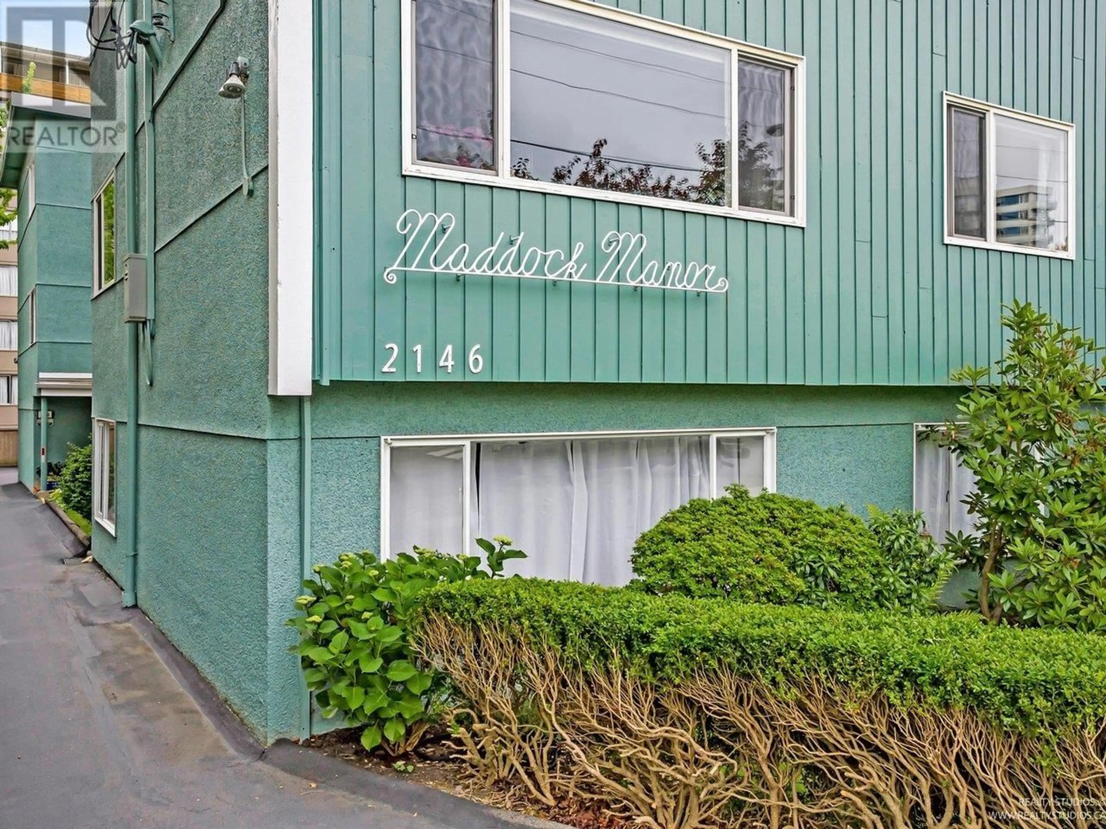 Home with vinyl exterior material, mountain view for 3 - 2146 43RD AVENUE, Vancouver British Columbia V6M2E1
