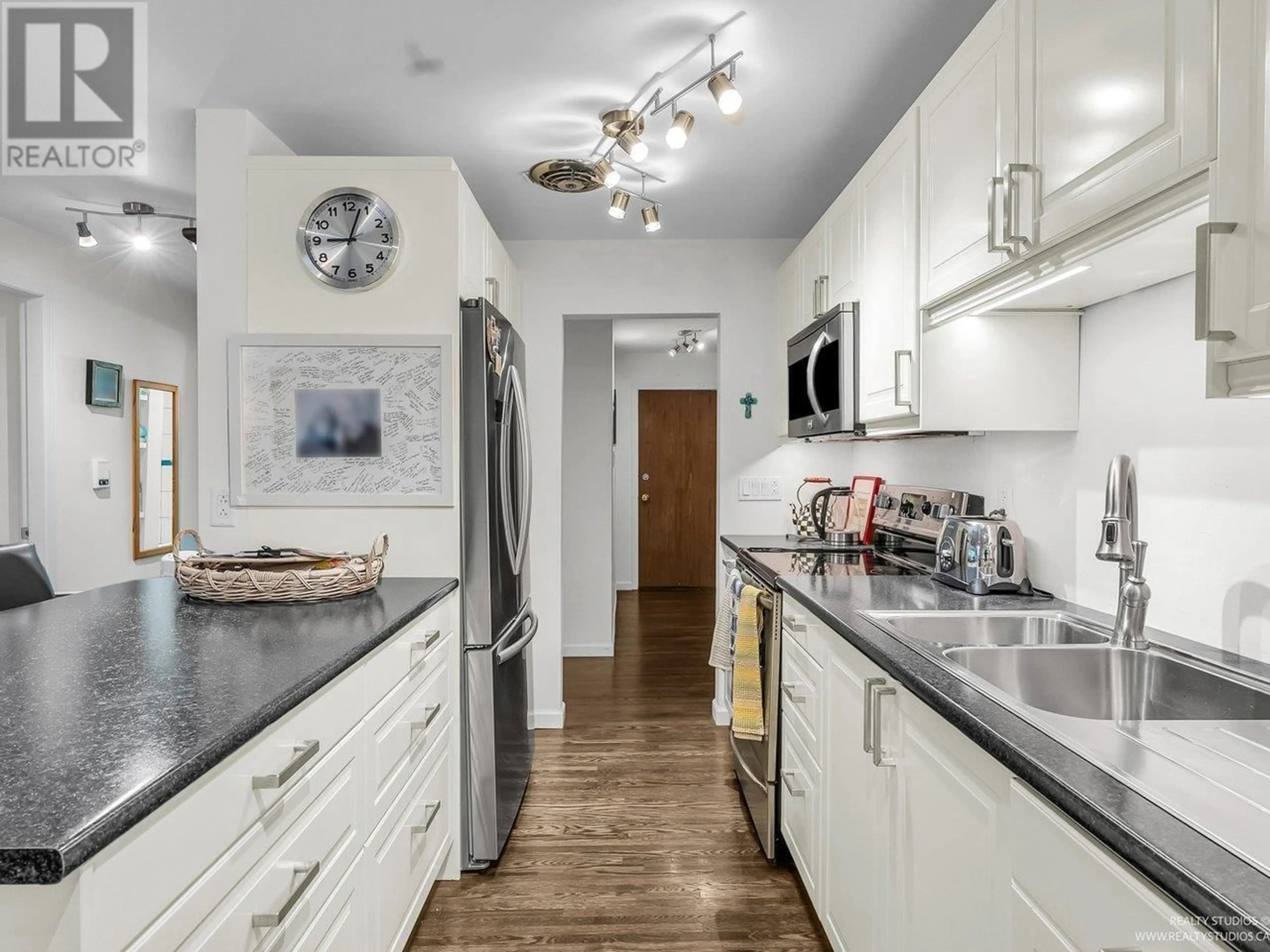 Unknown for 3 - 2146 43RD AVENUE, Vancouver British Columbia V6M2E1