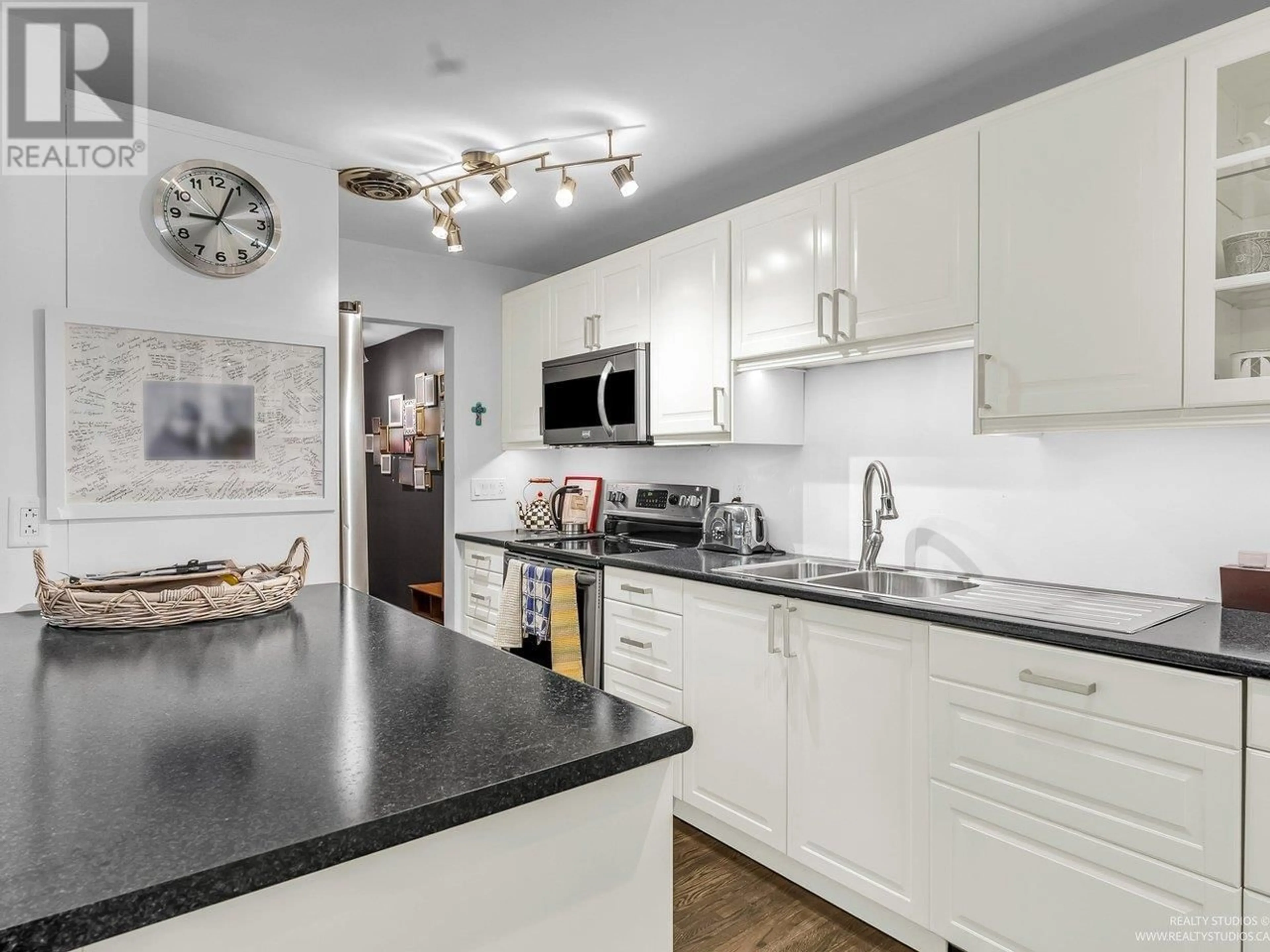 Open concept kitchen, unknown for 3 - 2146 43RD AVENUE, Vancouver British Columbia V6M2E1