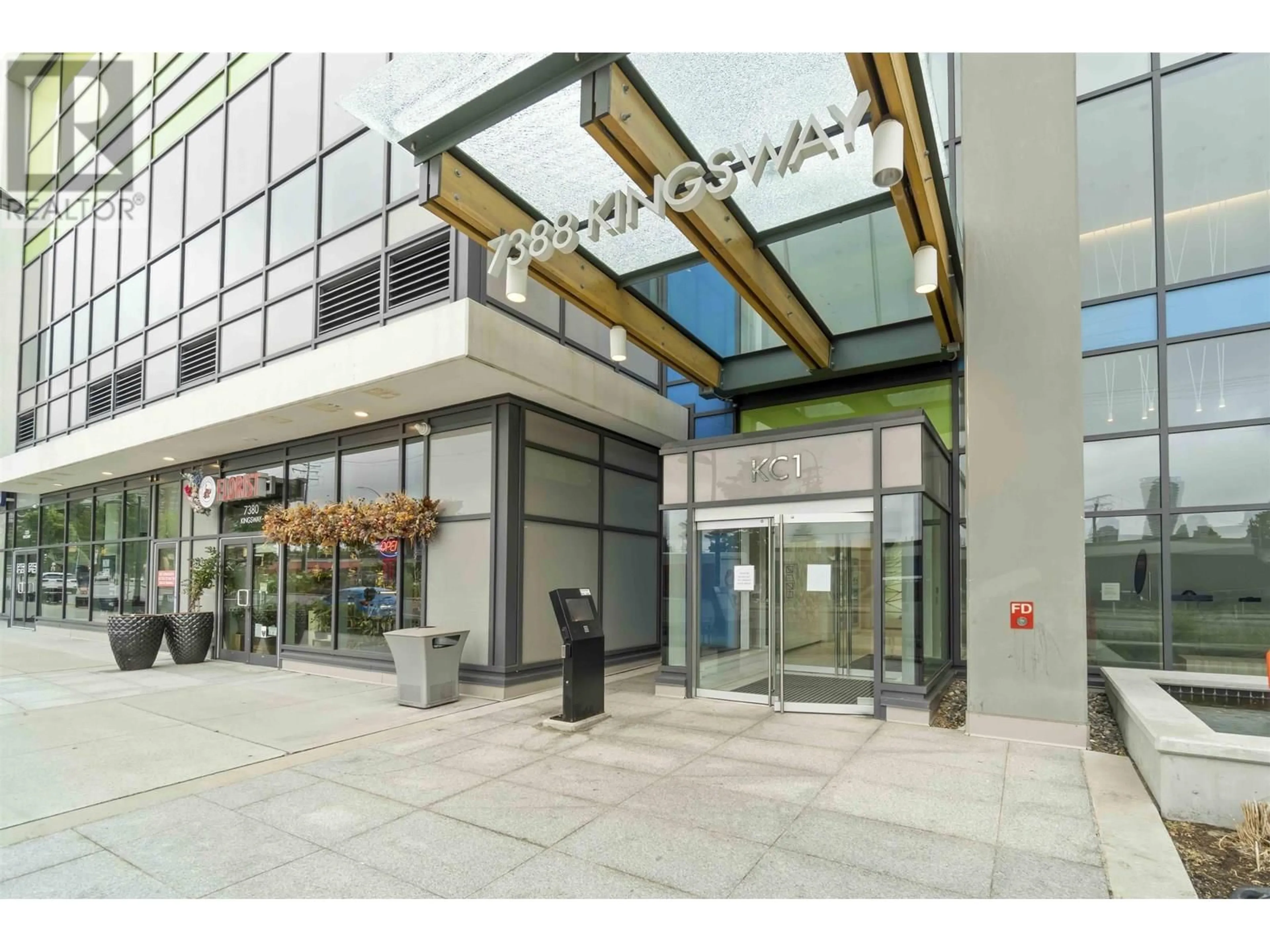 Indoor foyer for 706 - 7388 KINGSWAY, Burnaby British Columbia V3N0G9