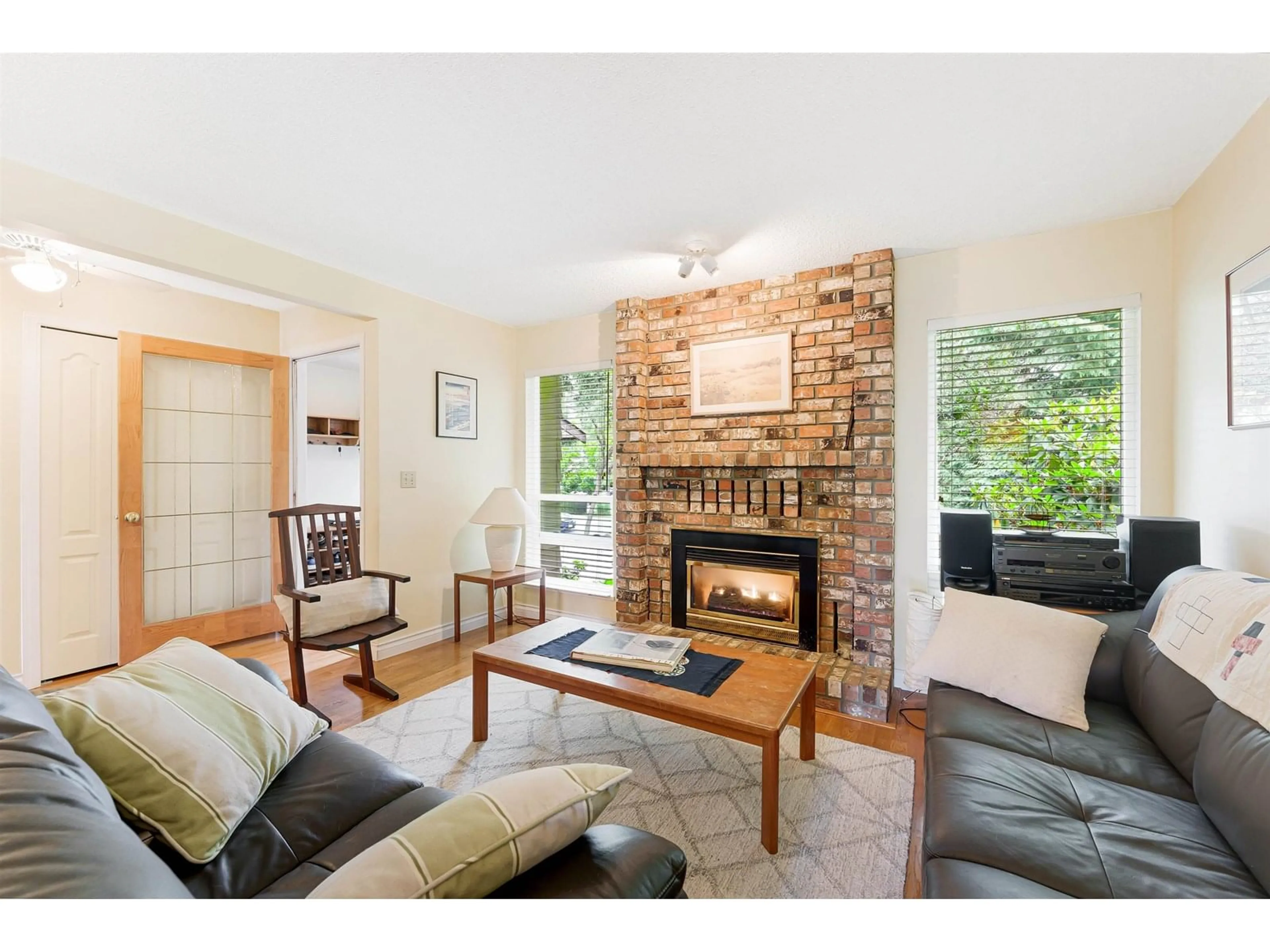 Living room with furniture, unknown for 2215 153A, Surrey British Columbia V4A4R4