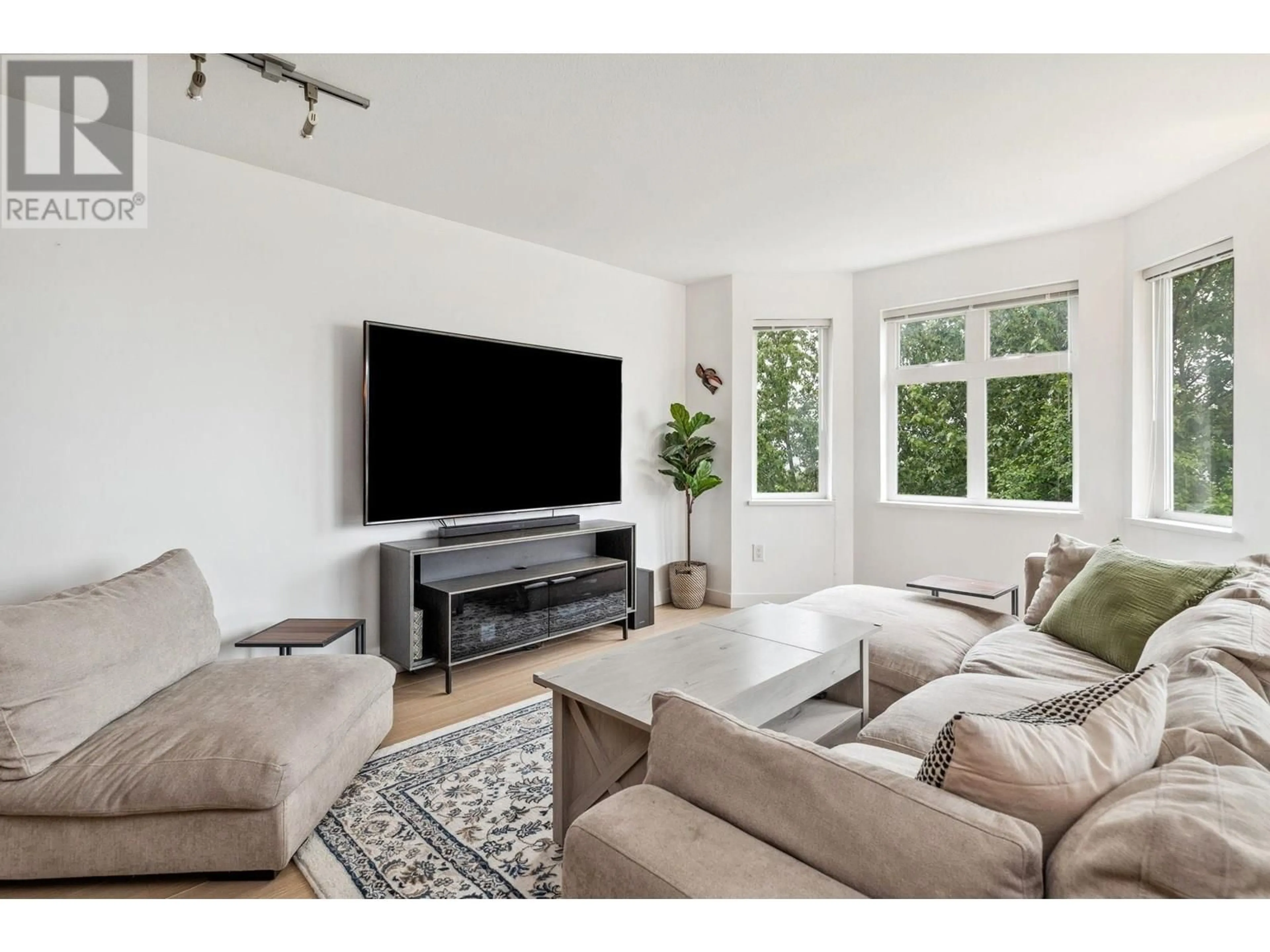 Living room with furniture, unknown for 501 - 160 SHORELINE CIRCLE, Port Moody British Columbia V3H0B2